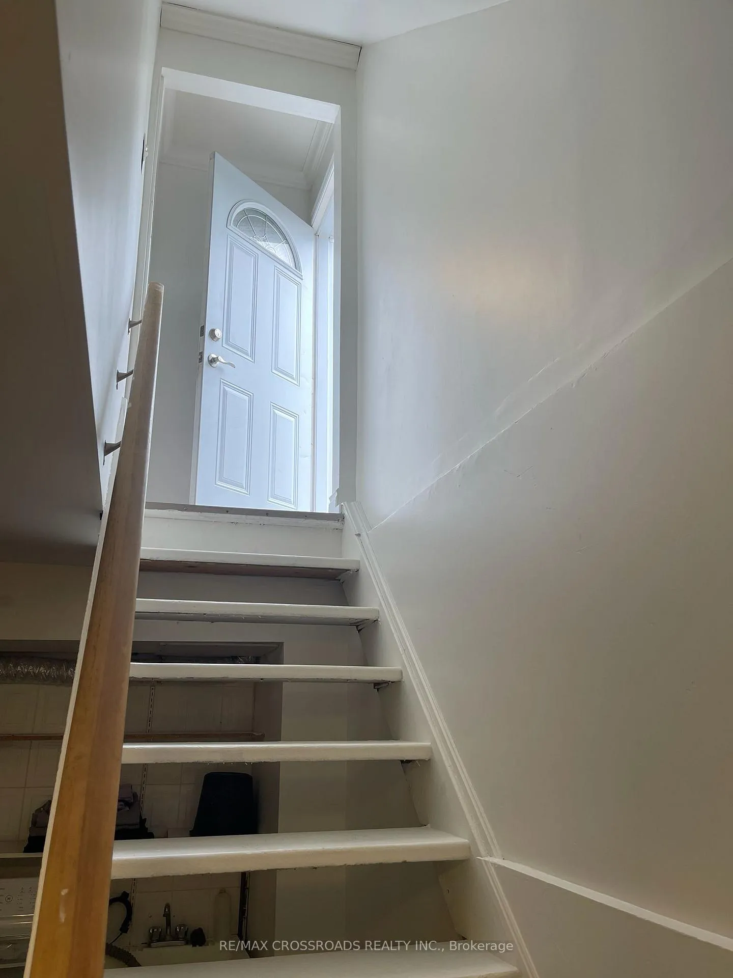 Photo 28 of 59 Chaucer Crescent, Barrie, Letitia Heights — HOMEH
