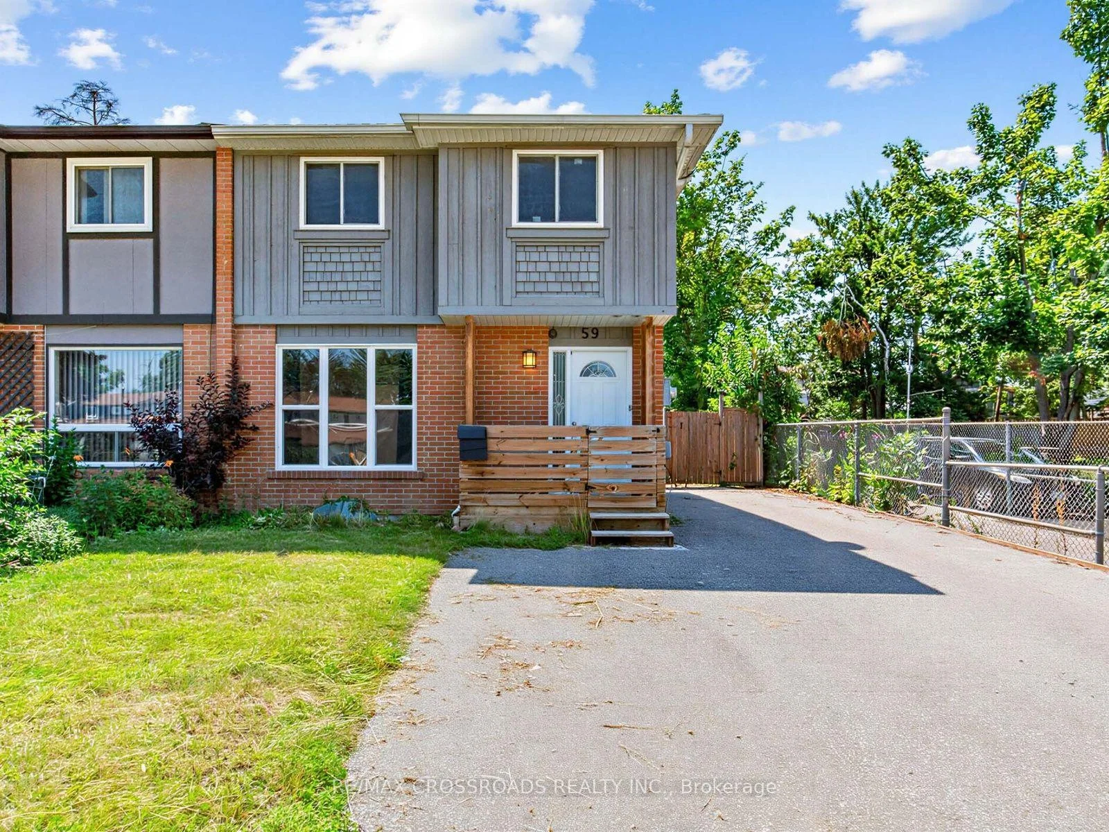 Photo 1 of 59 Chaucer Crescent, Barrie, Letitia Heights — HOMEH