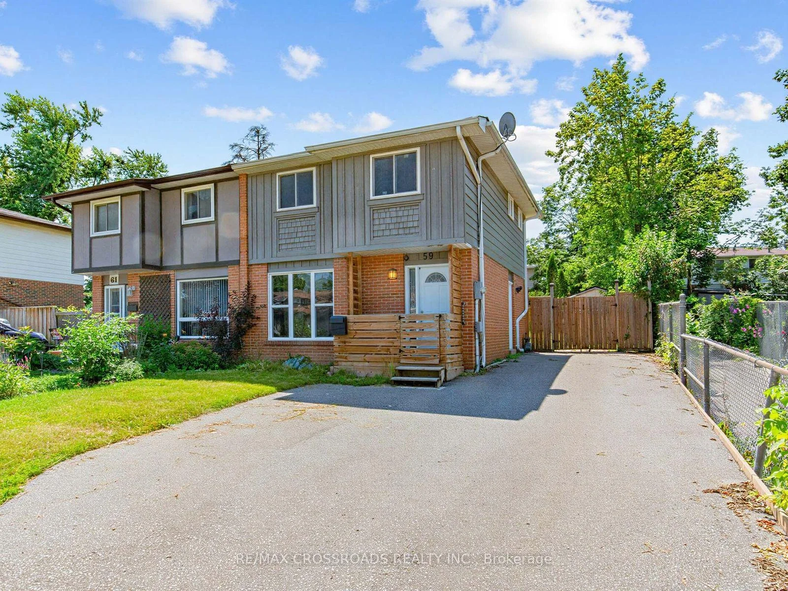 Photo 4 of 59 Chaucer Crescent, Barrie, Letitia Heights — HOMEH