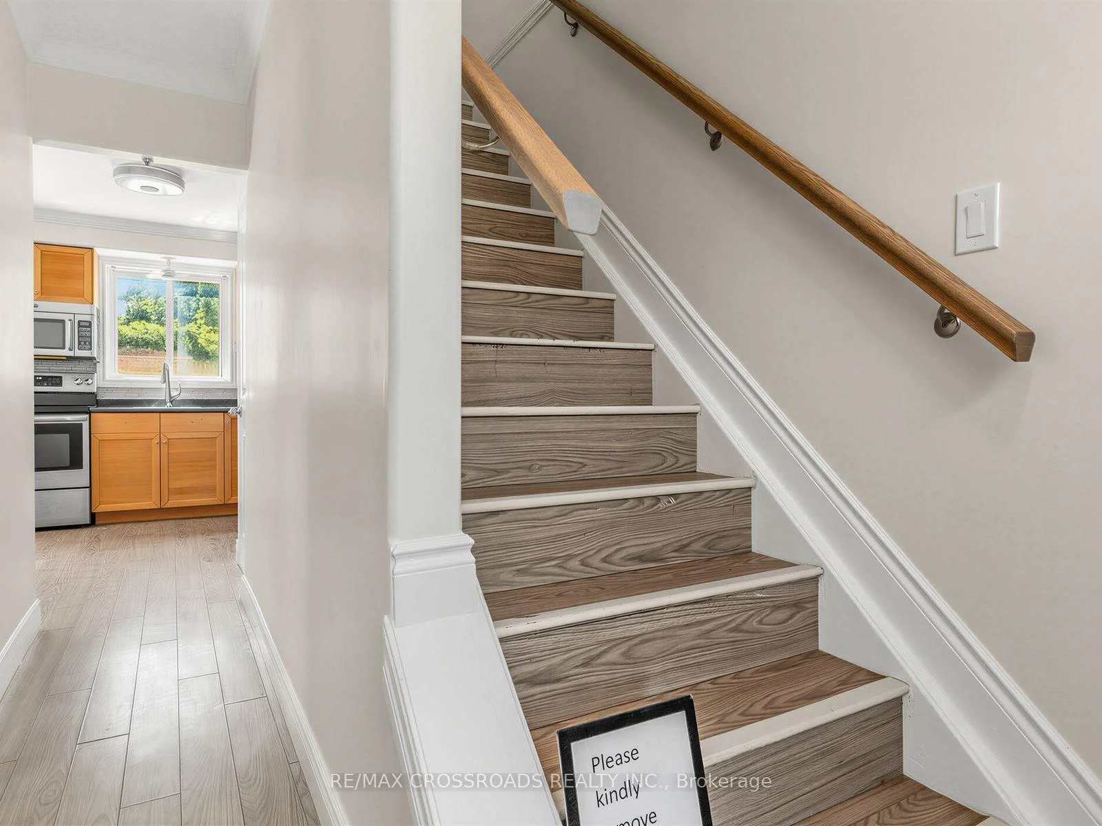 Photo 6 of 59 Chaucer Crescent, Barrie, Letitia Heights — HOMEH