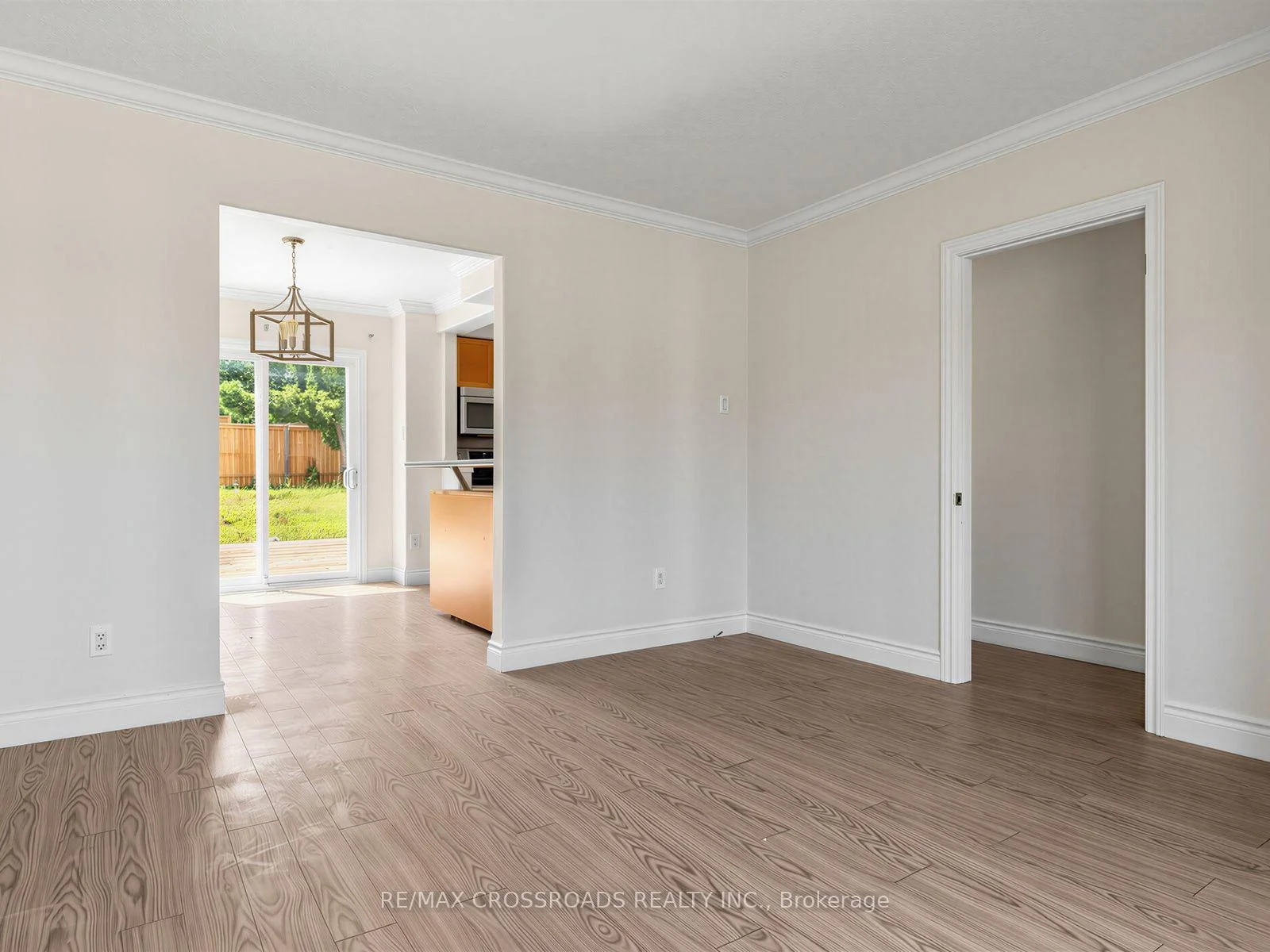Photo 12 of 59 Chaucer Crescent, Barrie, Letitia Heights — HOMEH