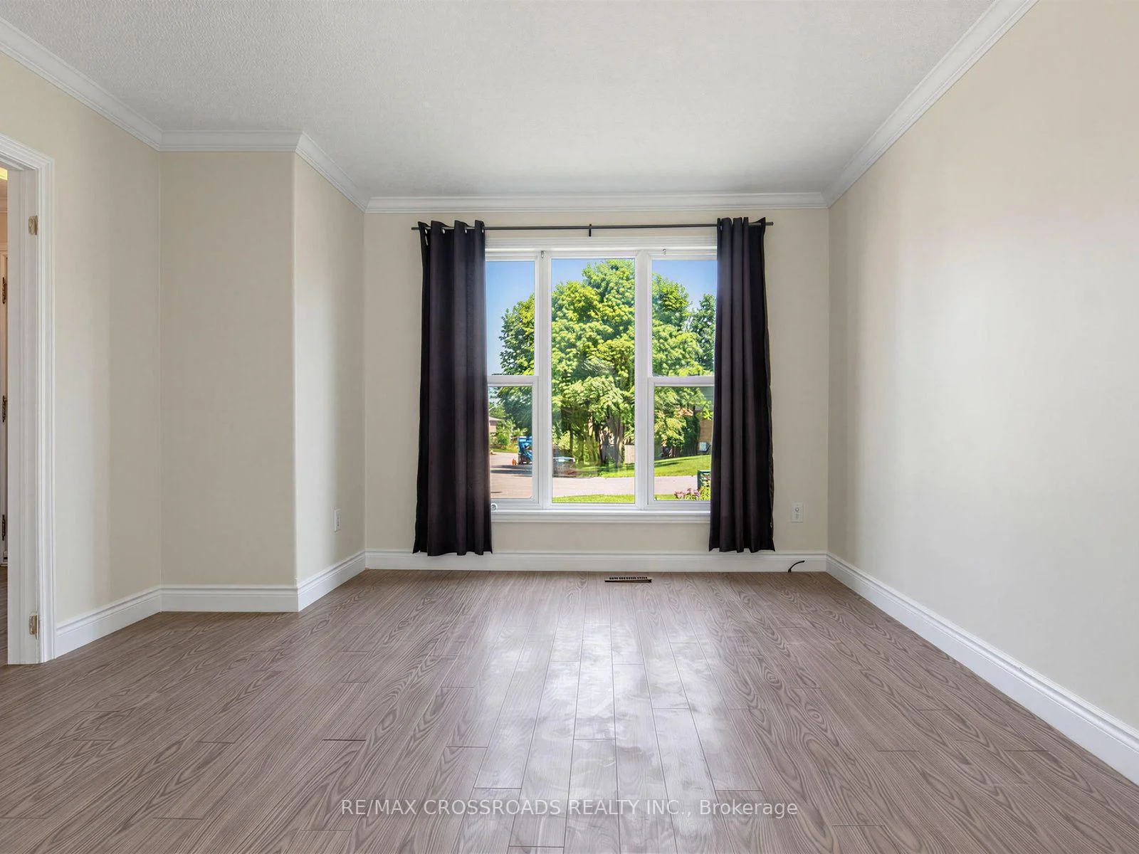Photo 14 of 59 Chaucer Crescent, Barrie, Letitia Heights — HOMEH