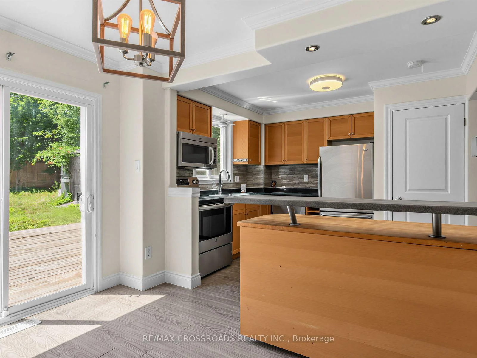 Photo 18 of 59 Chaucer Crescent, Barrie, Letitia Heights — HOMEH