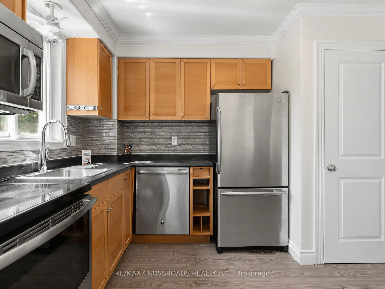 Photo 25 of 59 Chaucer Crescent, Barrie, Letitia Heights — HOMEH