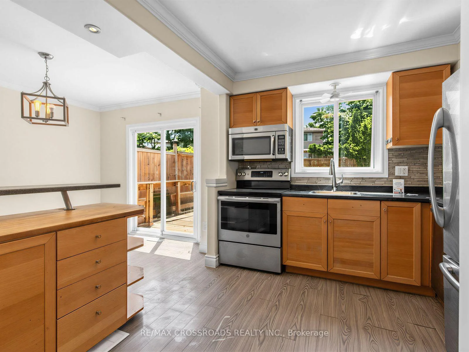 Photo 29 of 59 Chaucer Crescent, Barrie, Letitia Heights — HOMEH