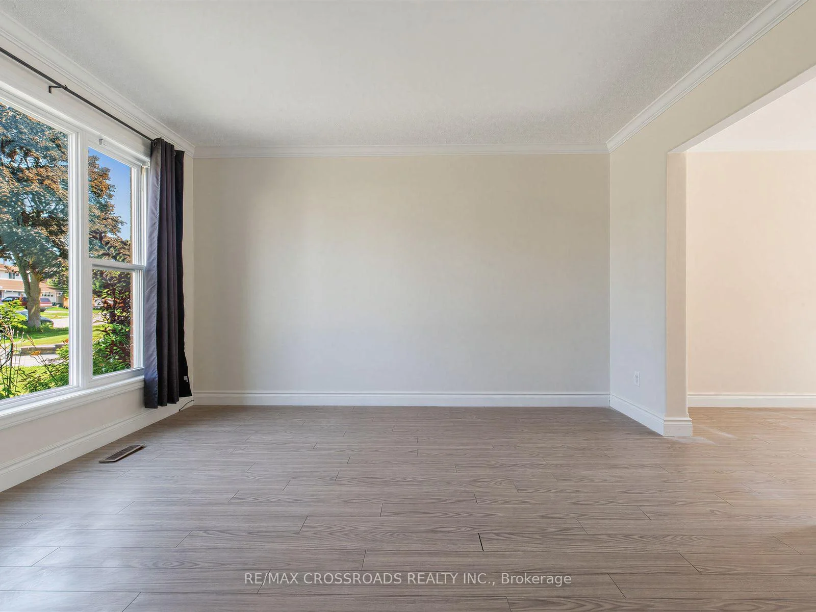 Photo 43 of 59 Chaucer Crescent, Barrie, Letitia Heights — HOMEH
