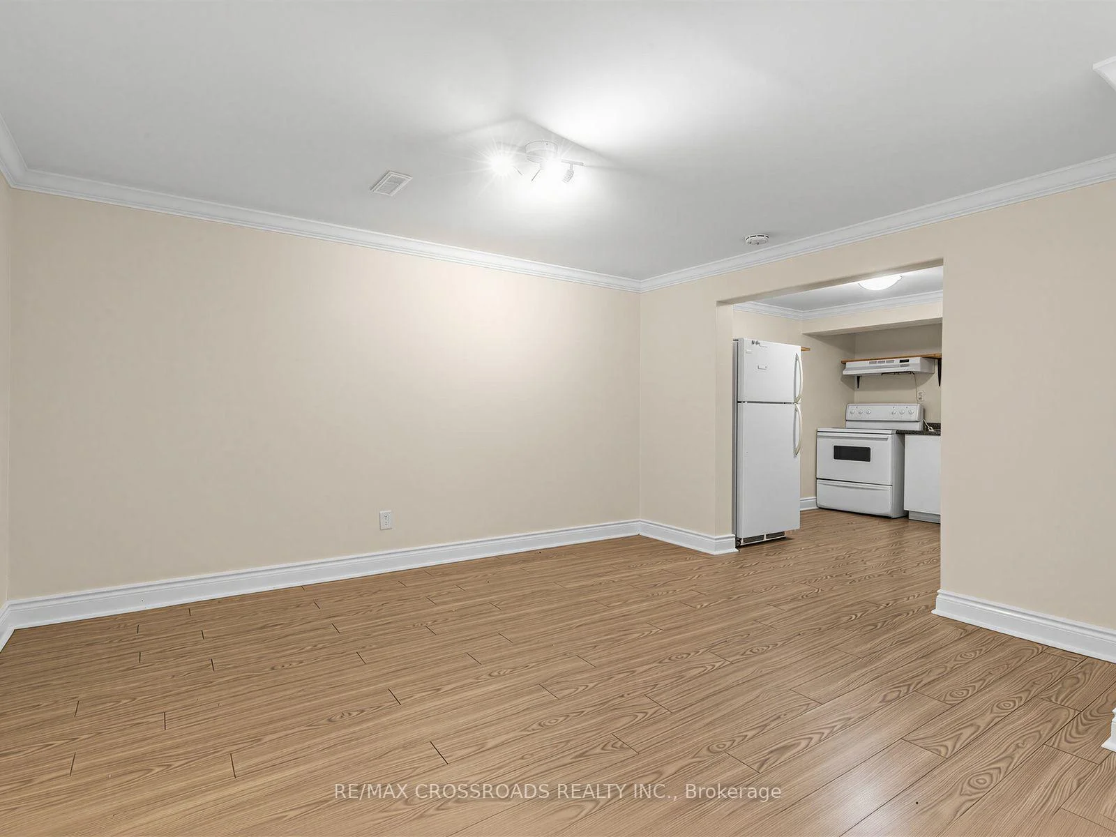 Photo 45 of 59 Chaucer Crescent, Barrie, Letitia Heights — HOMEH
