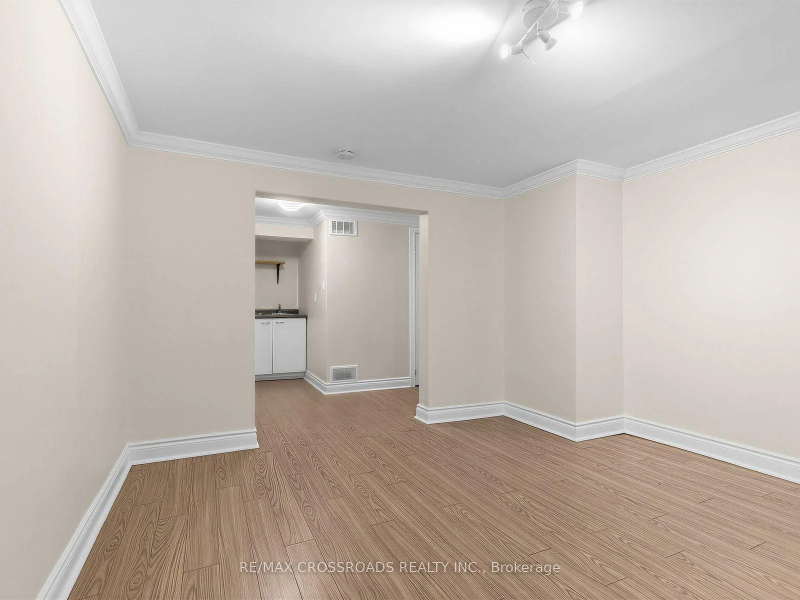 Photo 46 of 59 Chaucer Crescent, Barrie, Letitia Heights — HOMEH