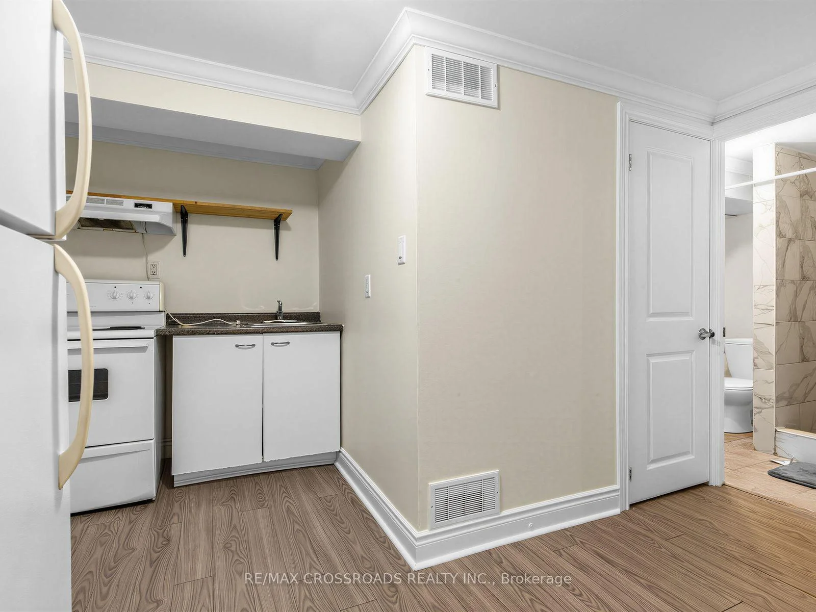 Photo 49 of 59 Chaucer Crescent, Barrie, Letitia Heights — HOMEH