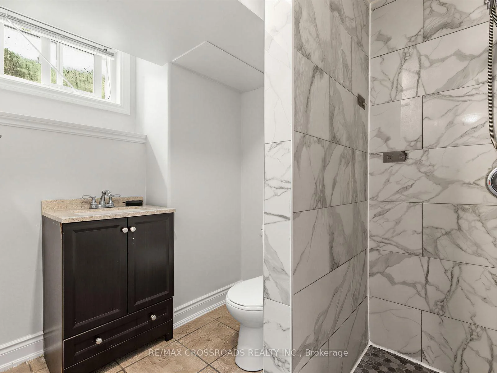 Photo 50 of 59 Chaucer Crescent, Barrie, Letitia Heights — HOMEH