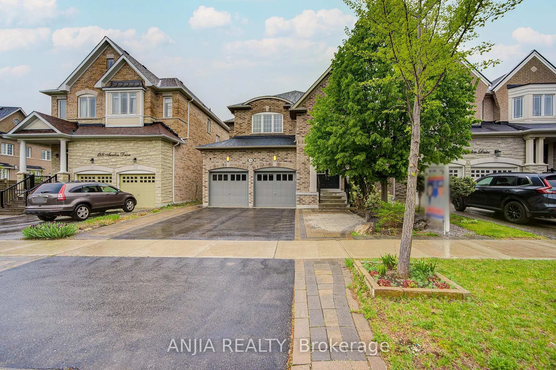 Photo 2 of 186 Ascalon Drive, Vaughan, Patterson — HOMEH
