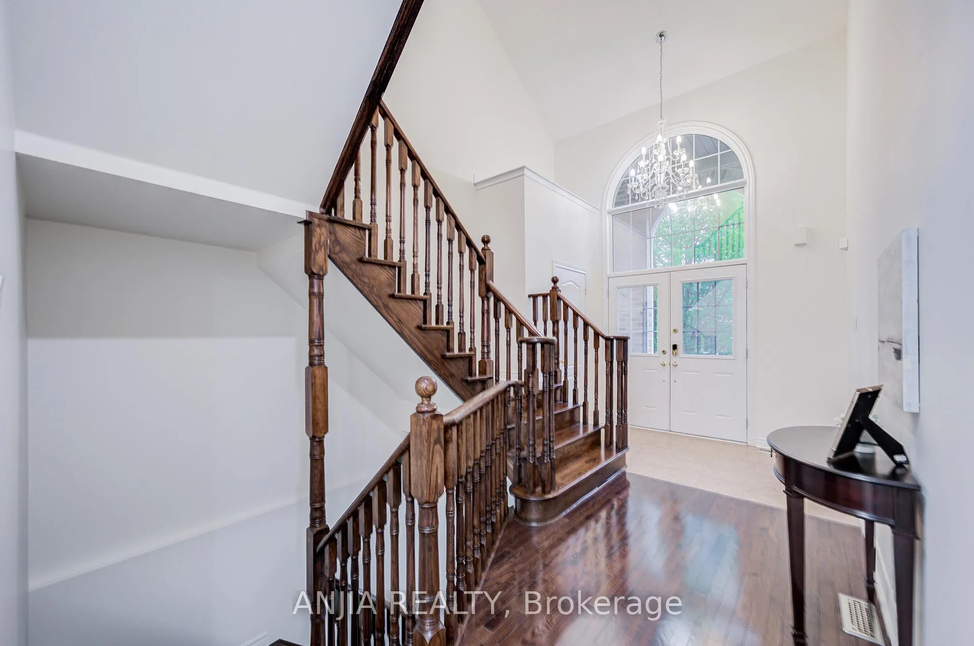 Photo 3 of 186 Ascalon Drive, Vaughan, Patterson — HOMEH