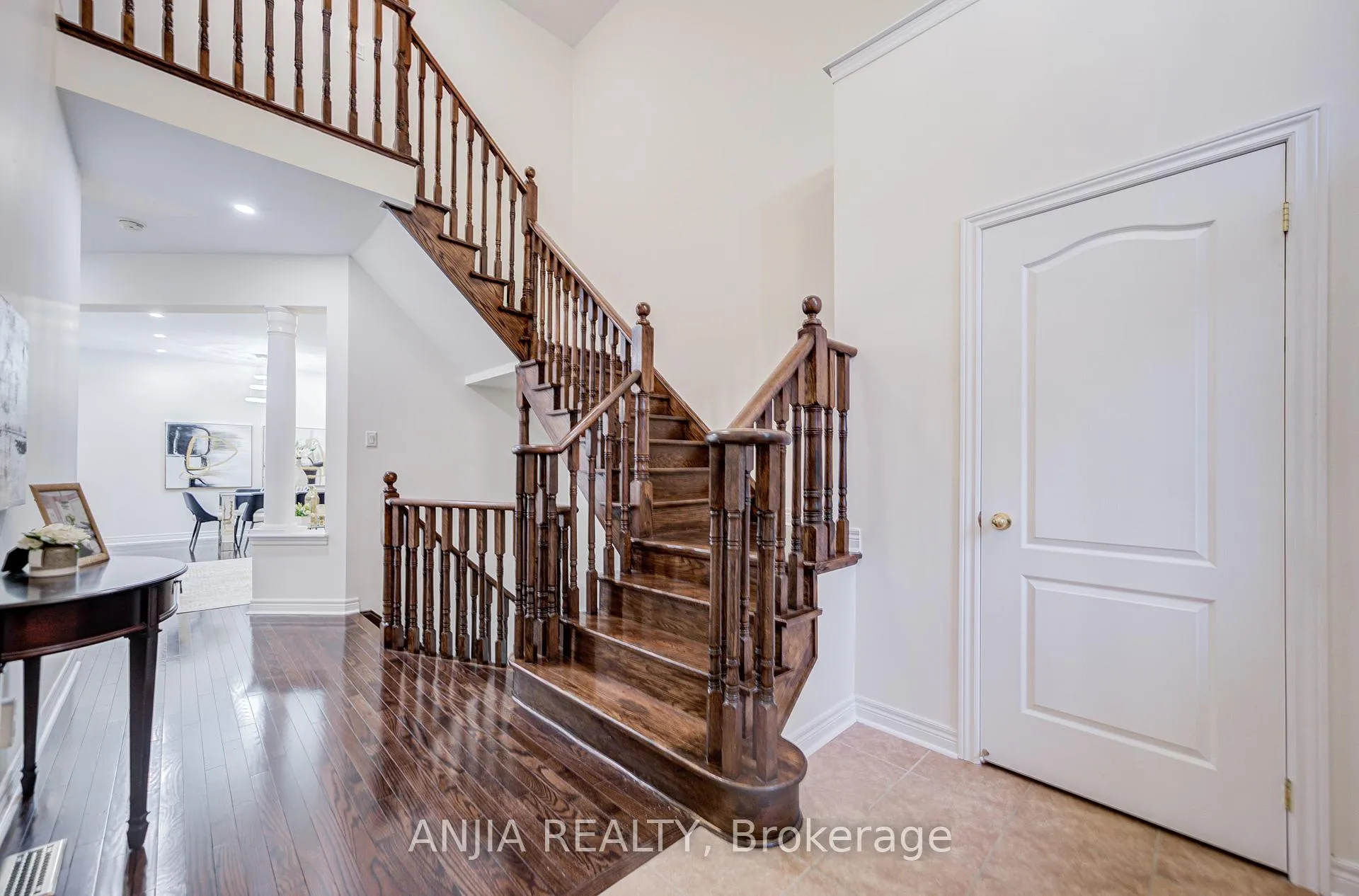 Photo 4 of 186 Ascalon Drive, Vaughan, Patterson — HOMEH