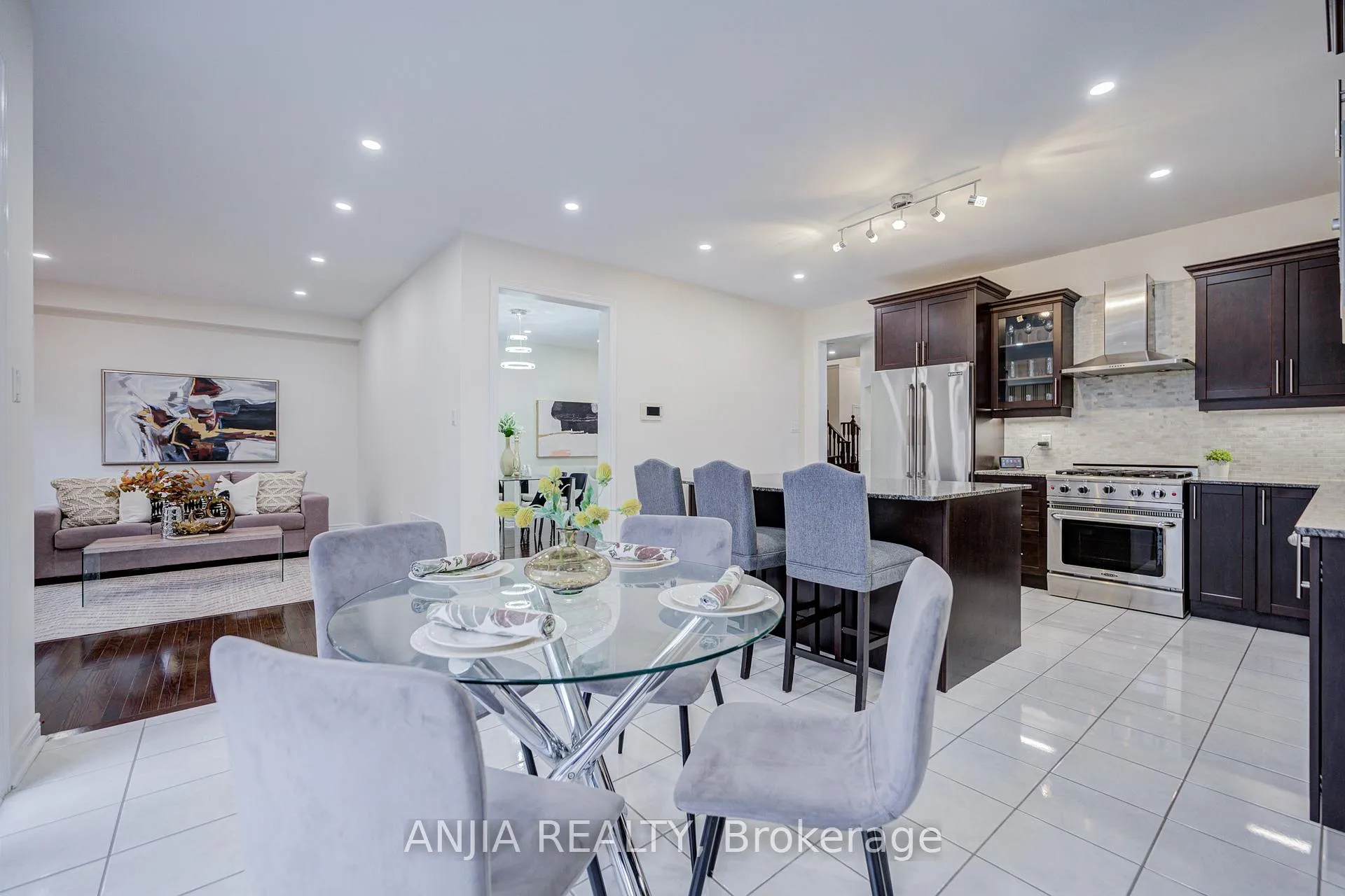 Photo 13 of 186 Ascalon Drive, Vaughan, Patterson — HOMEH