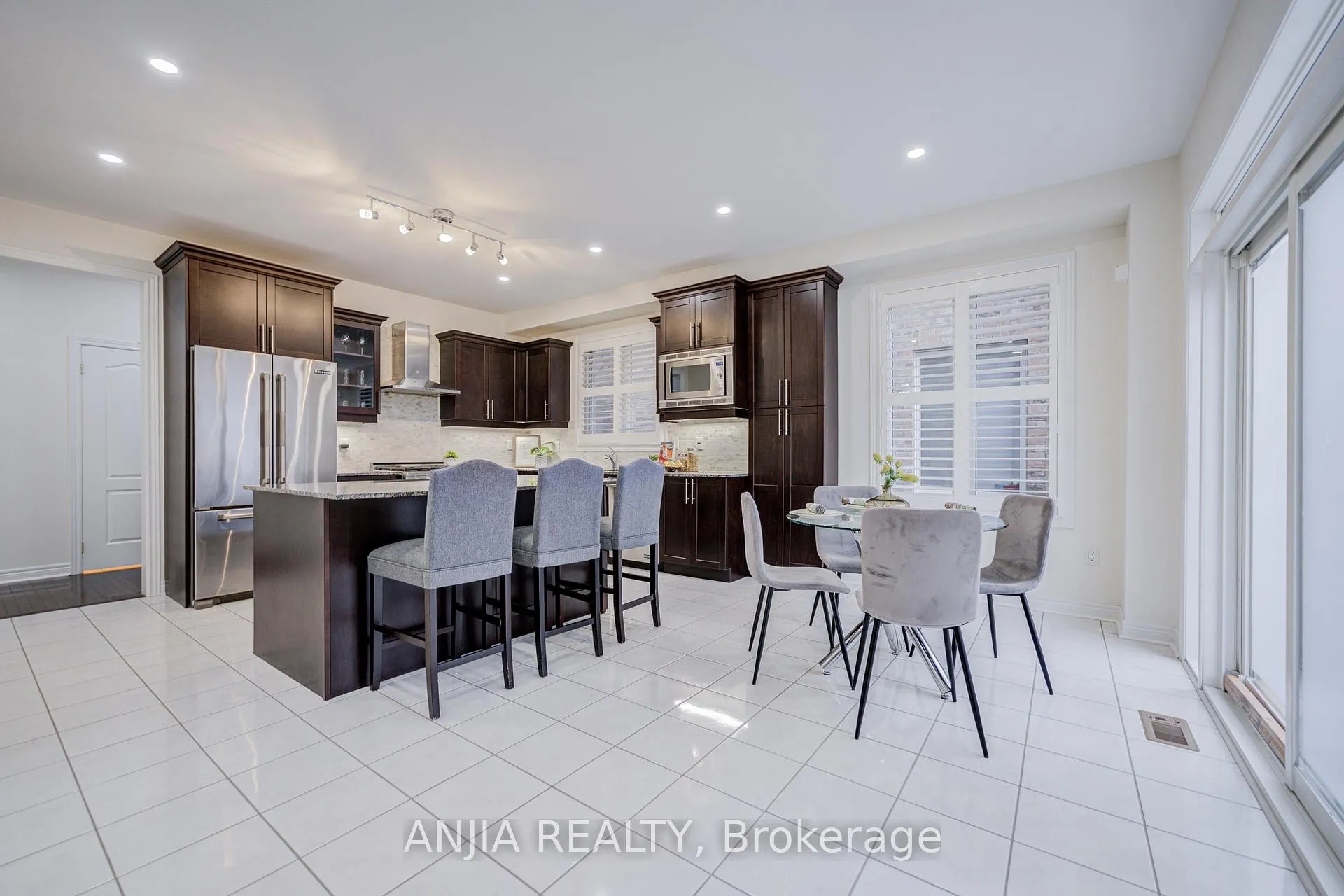 Photo 15 of 186 Ascalon Drive, Vaughan, Patterson — HOMEH