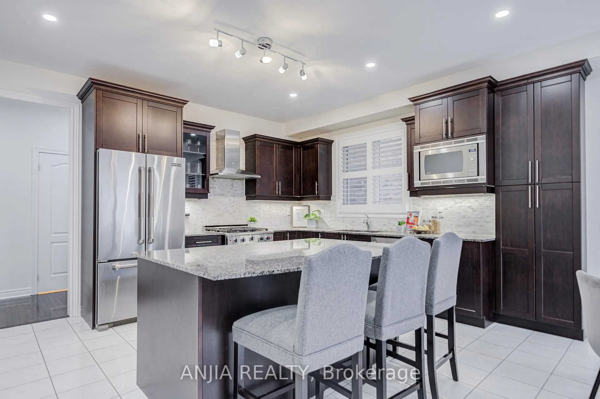 Photo 16 of 186 Ascalon Drive, Vaughan, Patterson — HOMEH
