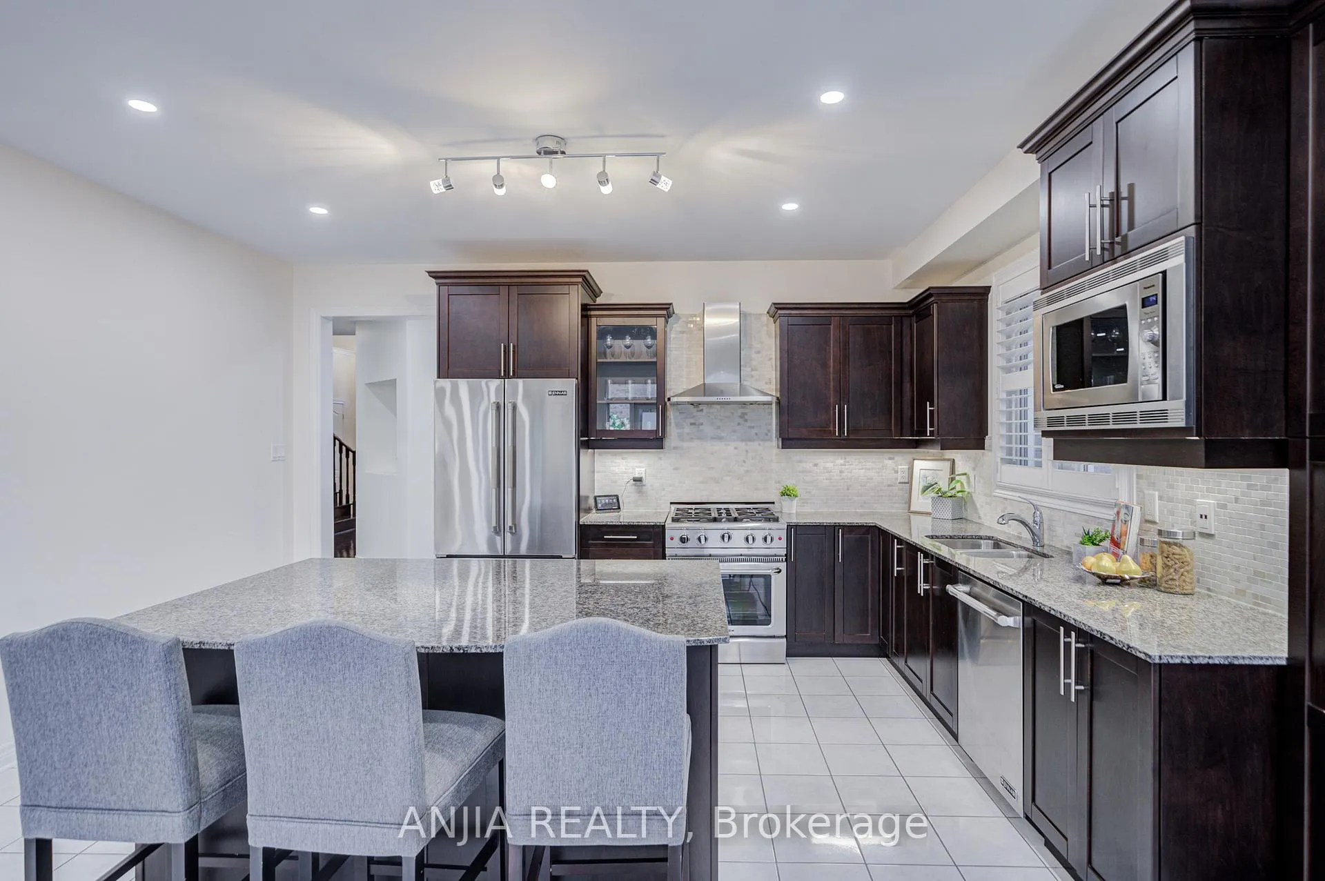 Photo 17 of 186 Ascalon Drive, Vaughan, Patterson — HOMEH