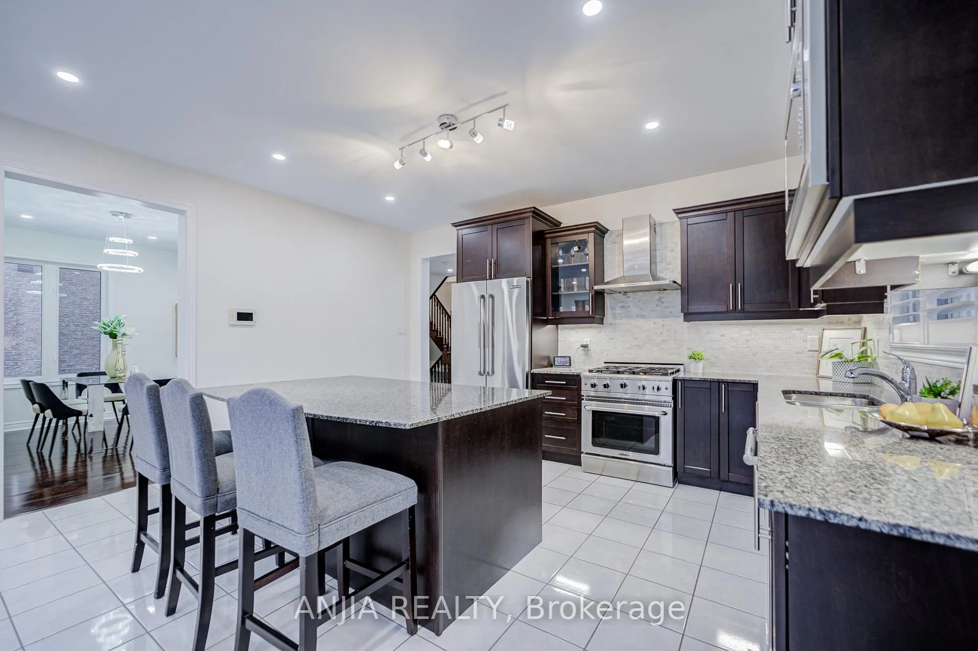 Photo 18 of 186 Ascalon Drive, Vaughan, Patterson — HOMEH
