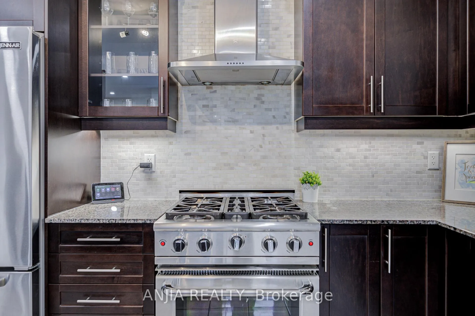 Photo 20 of 186 Ascalon Drive, Vaughan, Patterson — HOMEH