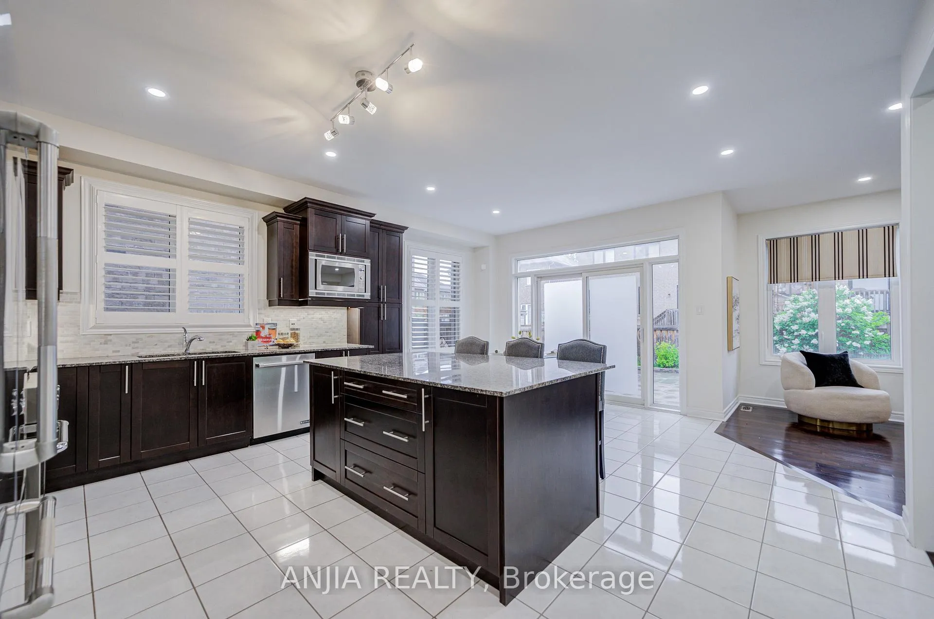 Photo 21 of 186 Ascalon Drive, Vaughan, Patterson — HOMEH