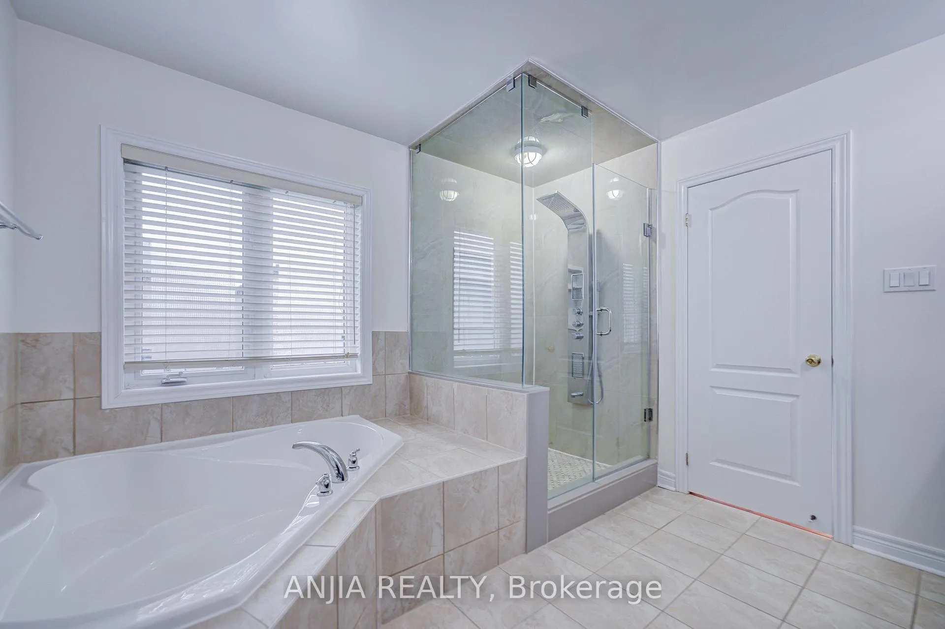 Photo 37 of 186 Ascalon Drive, Vaughan, Patterson — HOMEH