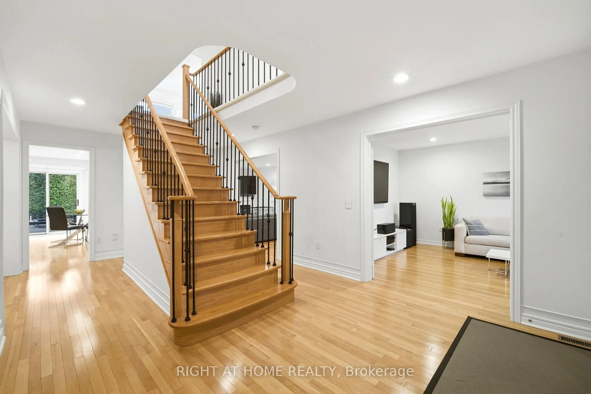 Photo 7 of 16 Mcneilage Court, Ajax, Northwest Ajax — HOMEH