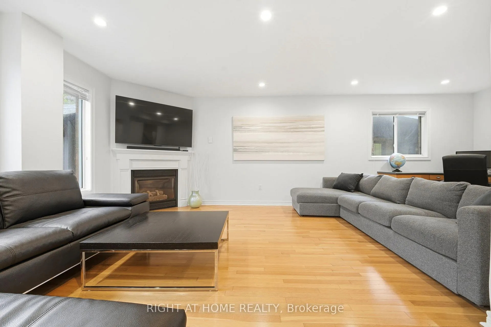 Photo 17 of 16 Mcneilage Court, Ajax, Northwest Ajax — HOMEH