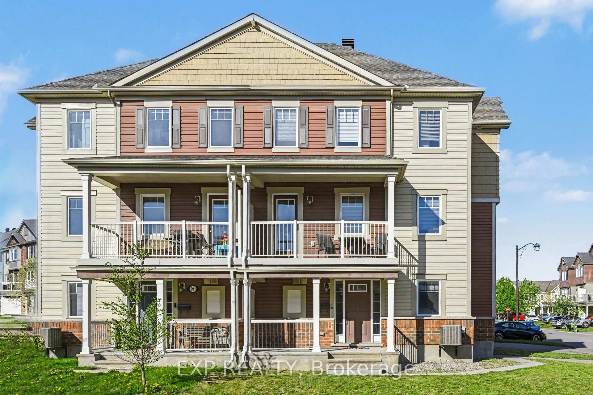 Photo 2 of 28 Streambank Street, Ottawa, Kanata - Emerald Meadows/Trailwest — HOMEH