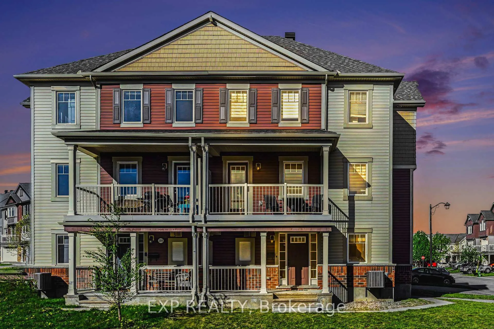 Photo 3 of 28 Streambank Street, Ottawa, Kanata - Emerald Meadows/Trailwest — HOMEH