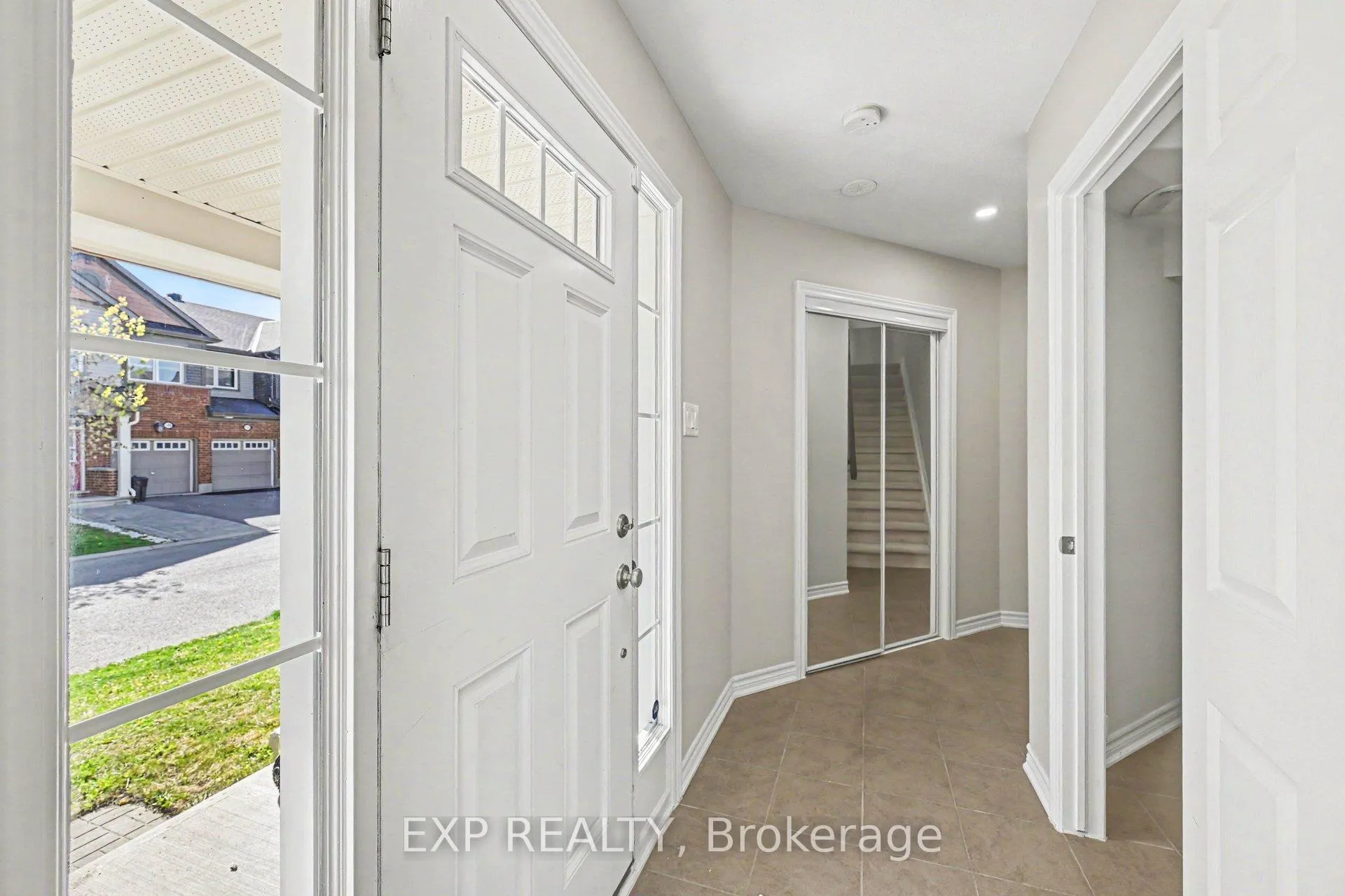 Photo 7 of 28 Streambank Street, Ottawa, Kanata - Emerald Meadows/Trailwest — HOMEH