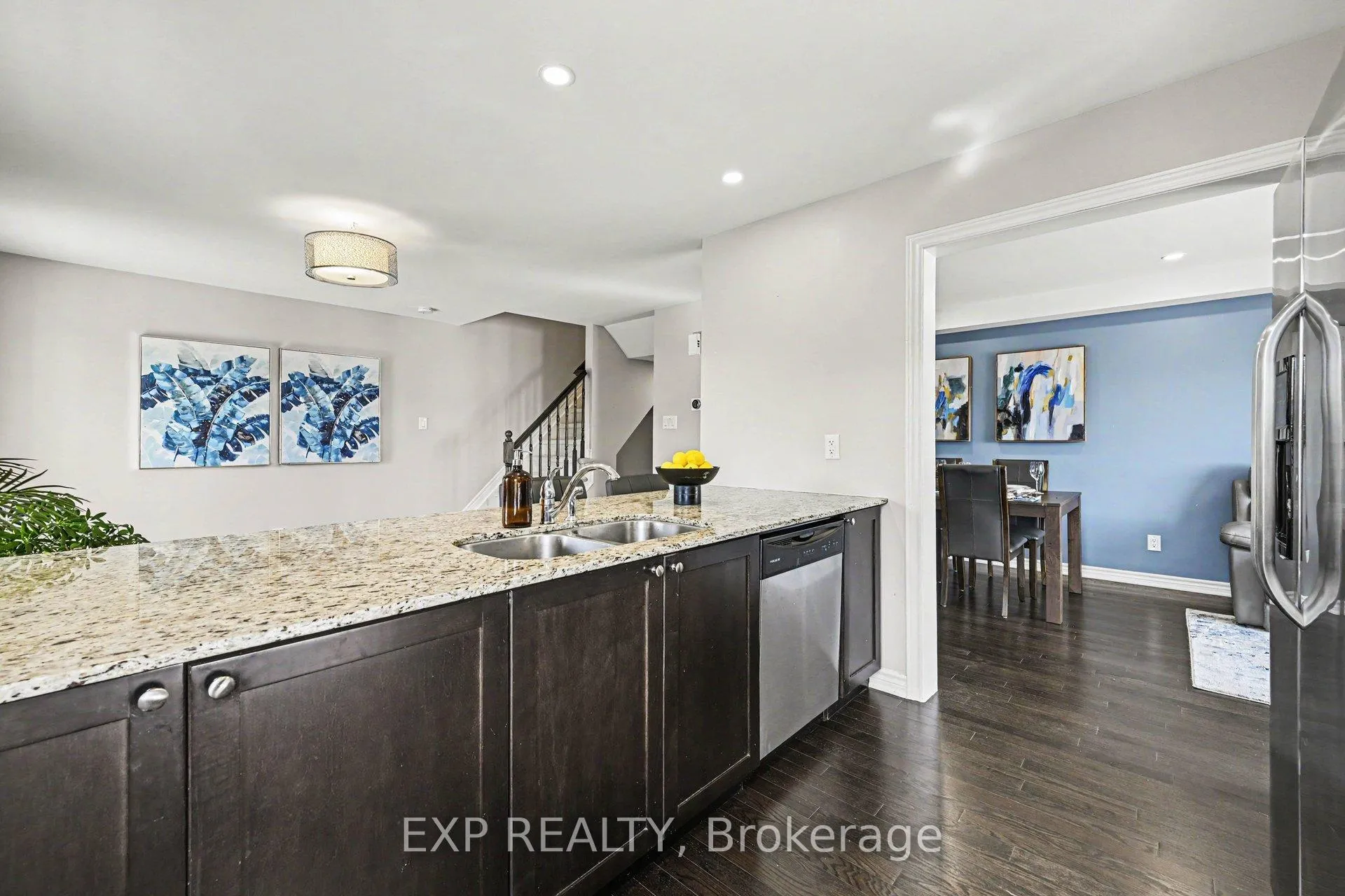 Photo 9 of 28 Streambank Street, Ottawa, Kanata - Emerald Meadows/Trailwest — HOMEH