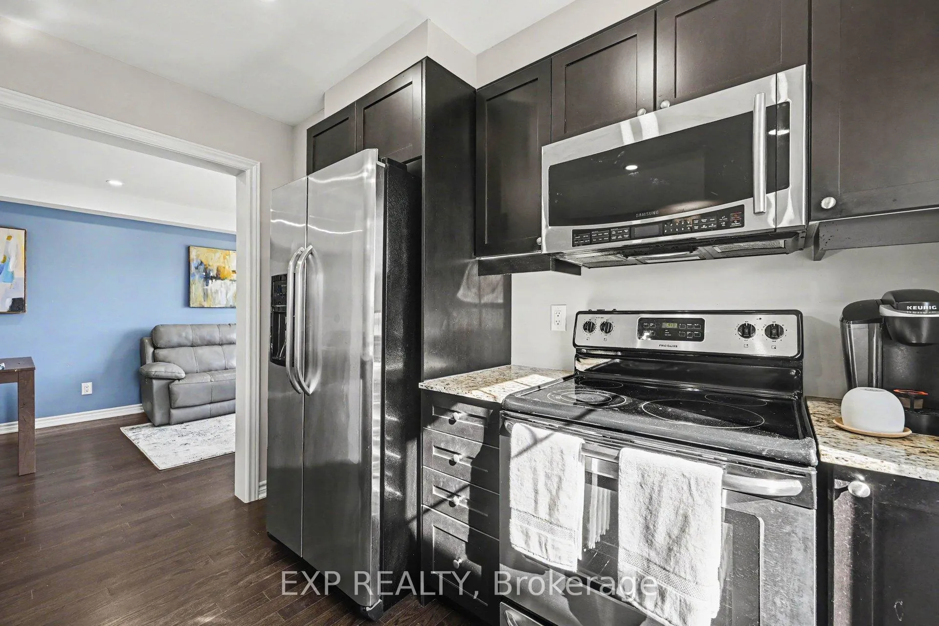 Photo 10 of 28 Streambank Street, Ottawa, Kanata - Emerald Meadows/Trailwest — HOMEH