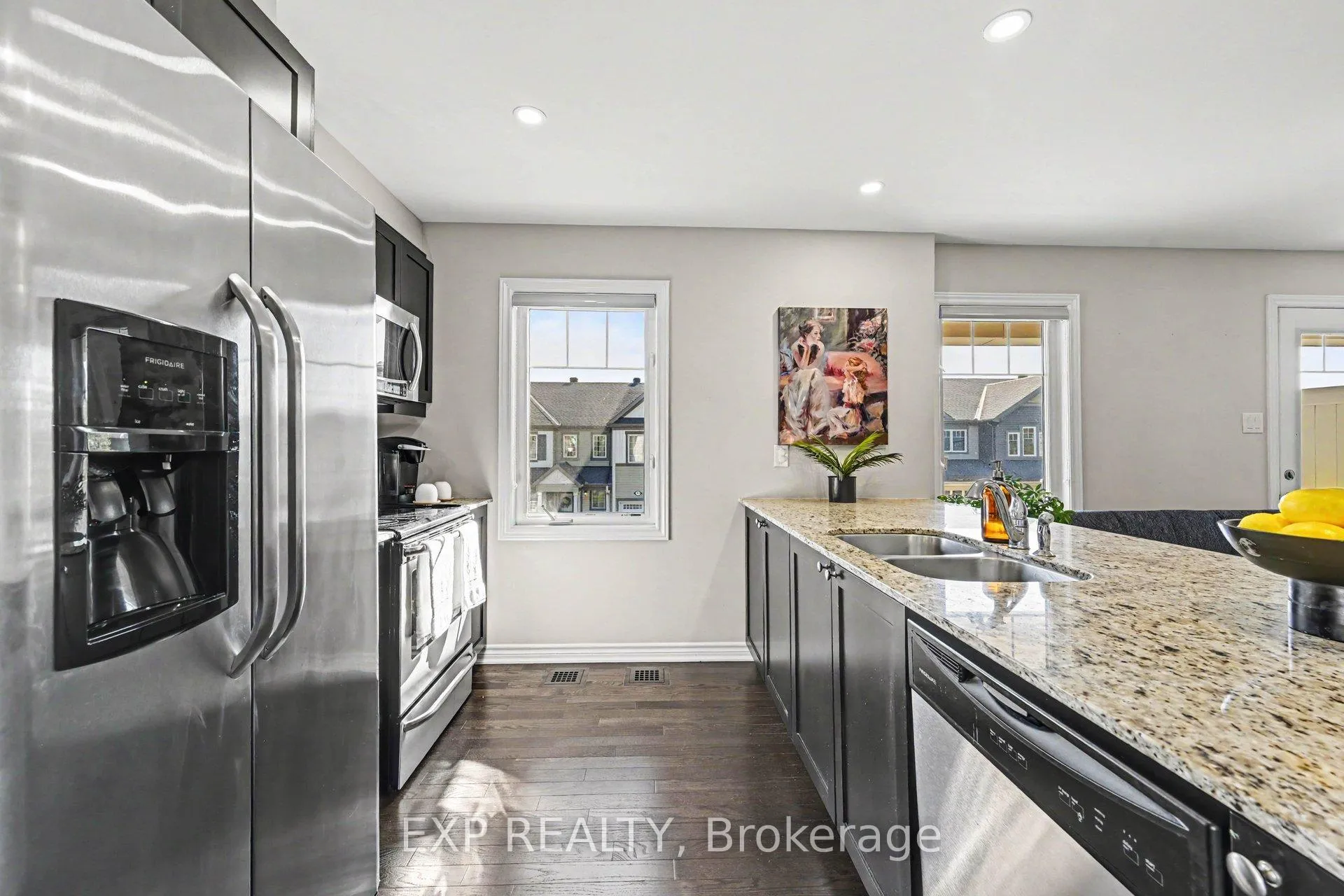 Photo 11 of 28 Streambank Street, Ottawa, Kanata - Emerald Meadows/Trailwest — HOMEH