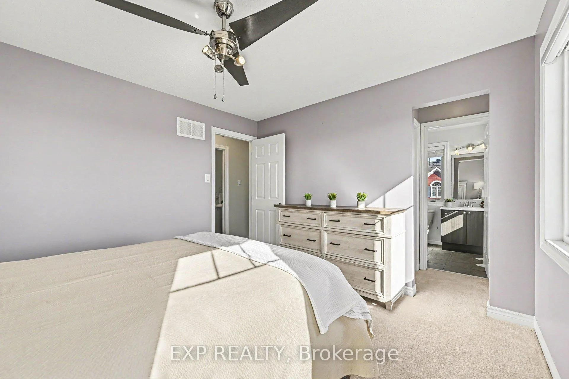 Photo 18 of 28 Streambank Street, Ottawa, Kanata - Emerald Meadows/Trailwest — HOMEH