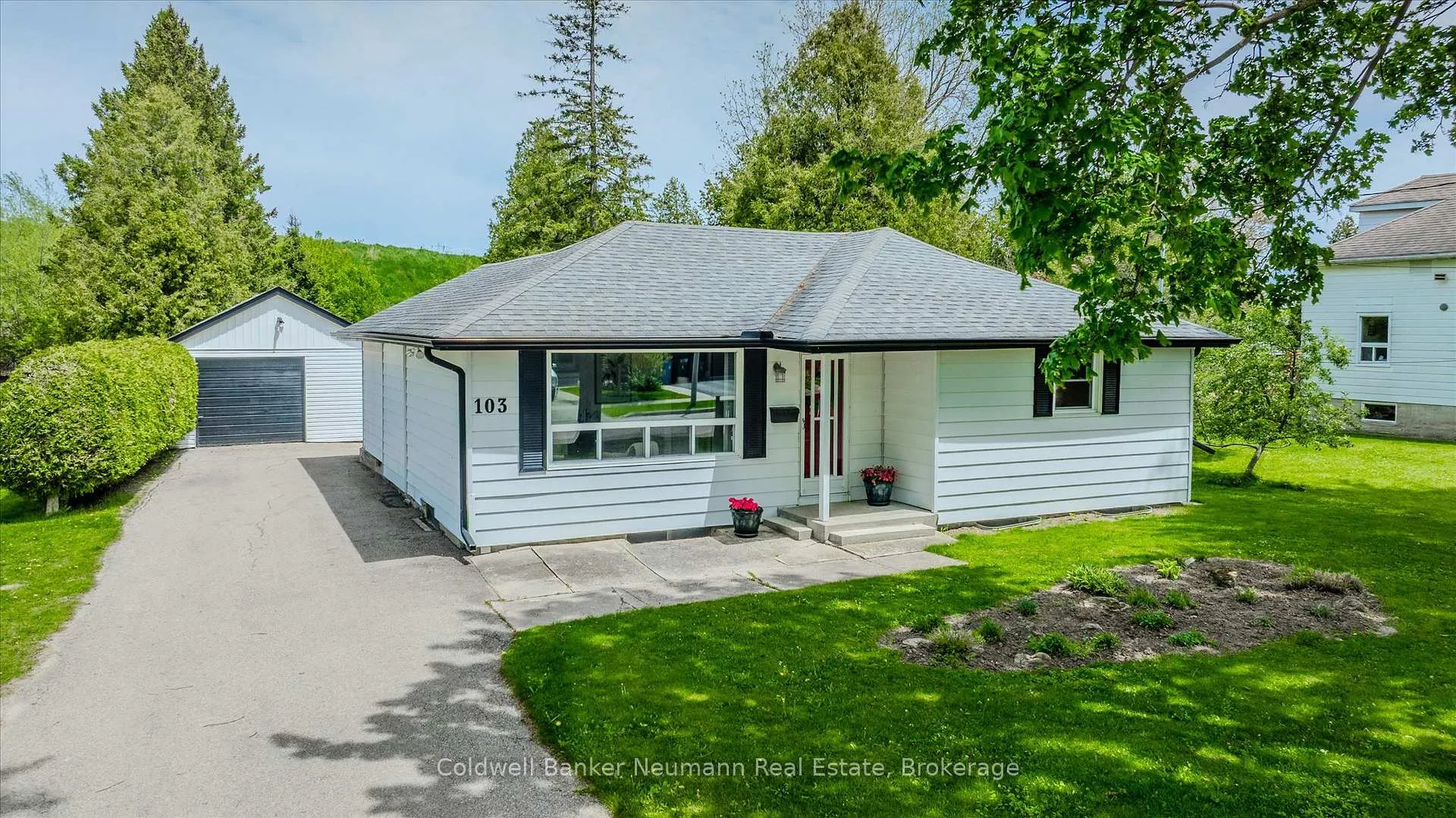 Photo 2 of 103 Cityview Drive N, Guelph, Grange Road — HOMEH