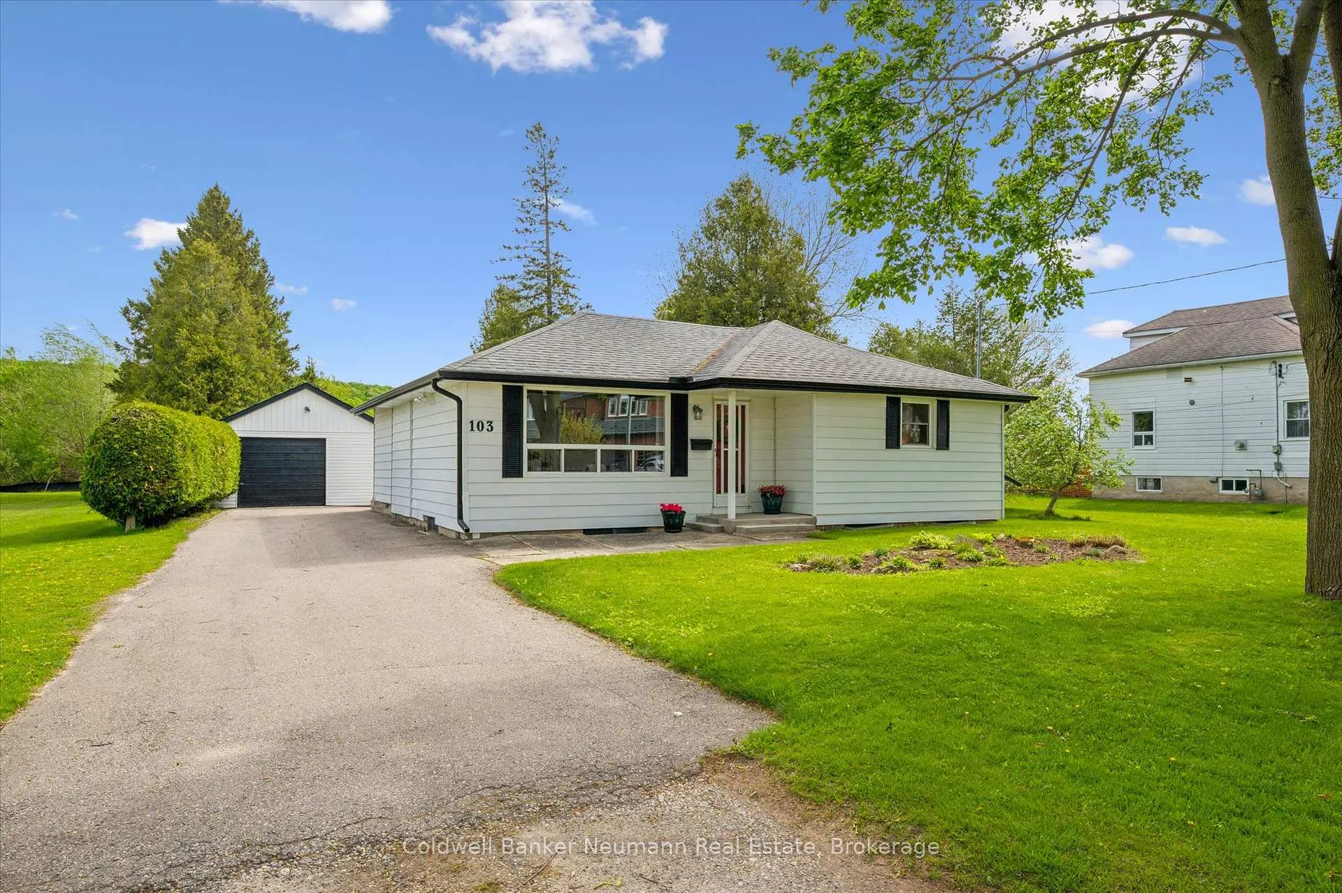 Photo 3 of 103 Cityview Drive N, Guelph, Grange Road — HOMEH