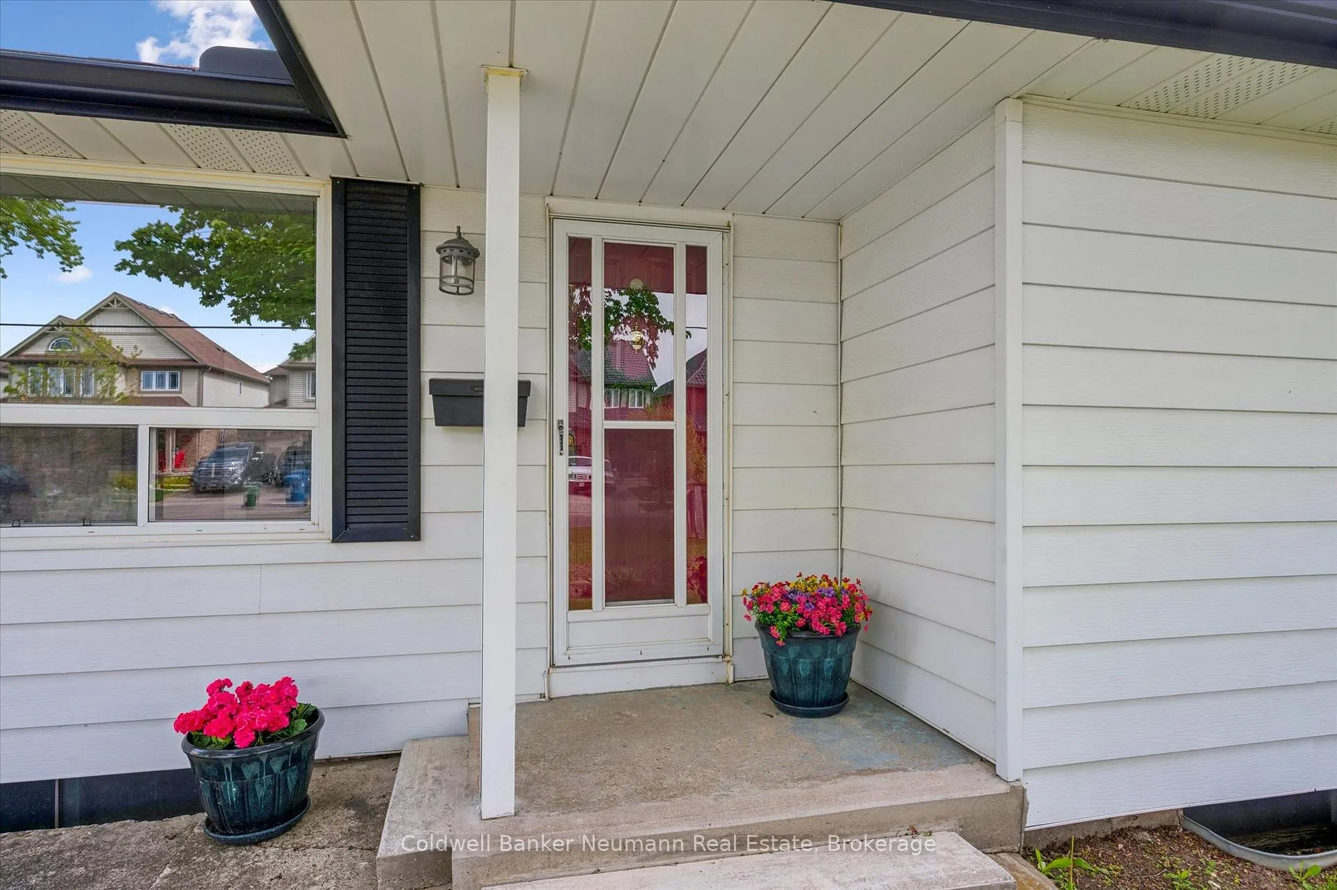 Photo 5 of 103 Cityview Drive N, Guelph, Grange Road — HOMEH