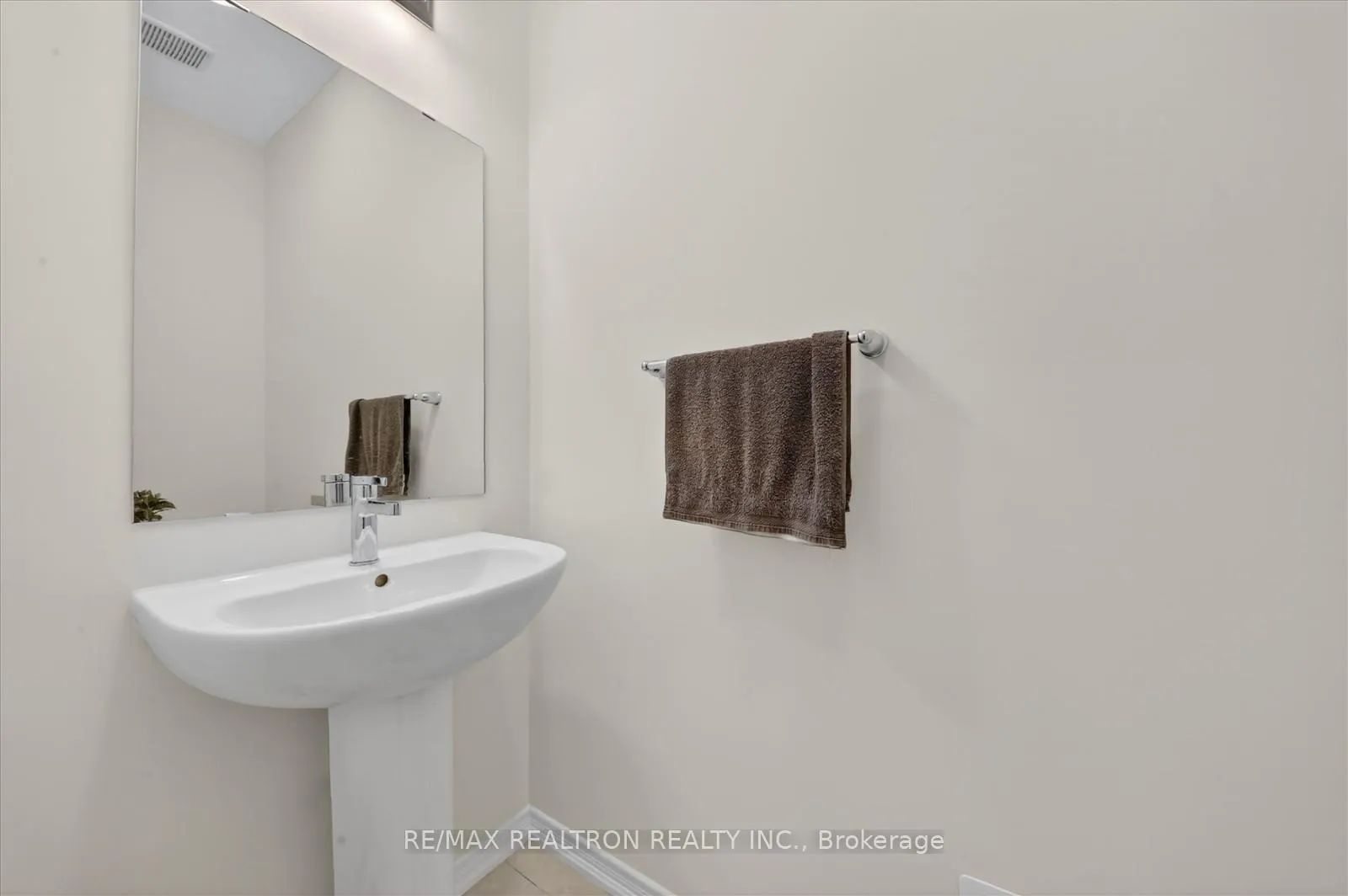 Photo 14 of 346 Coronation Road, Whitby, Rural Whitby — HOMEH