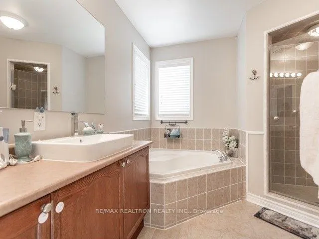 Photo 14 of 55 Belfountain Drive, Whitby, Rolling Acres — HOMEH