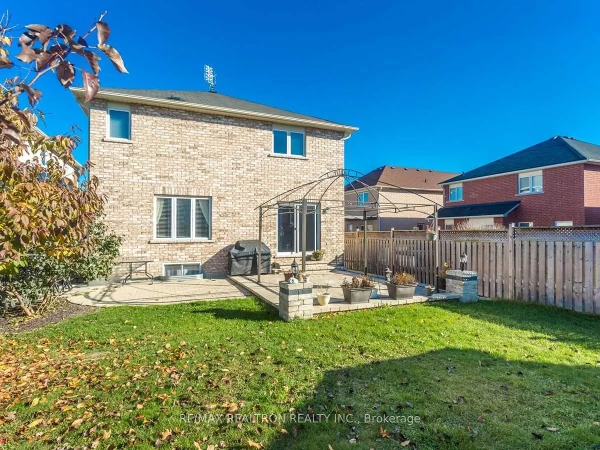 Photo 21 of 55 Belfountain Drive, Whitby, Rolling Acres — HOMEH