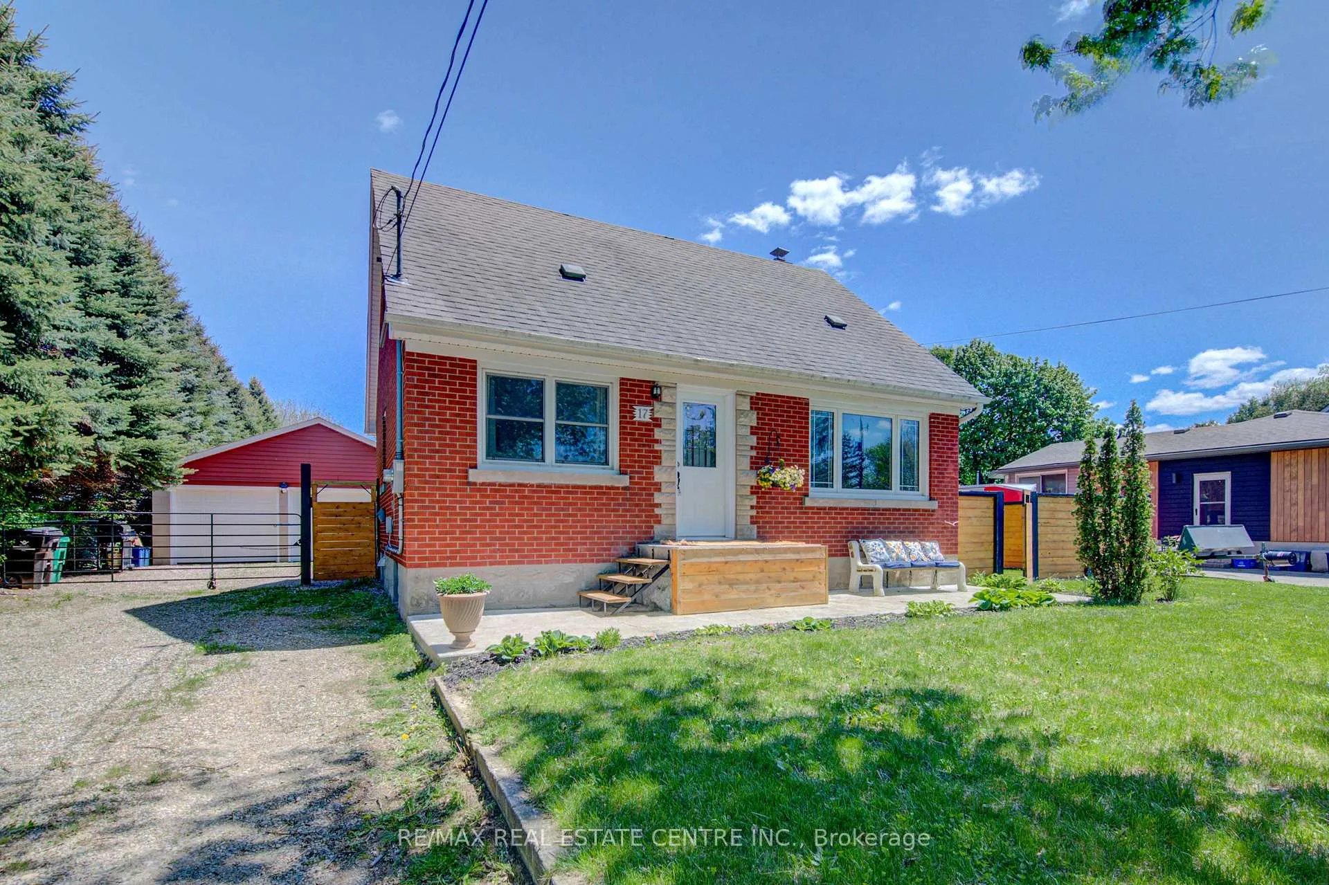 Photo 1 of 17 Daniel Avenue, Kitchener — HOMEH