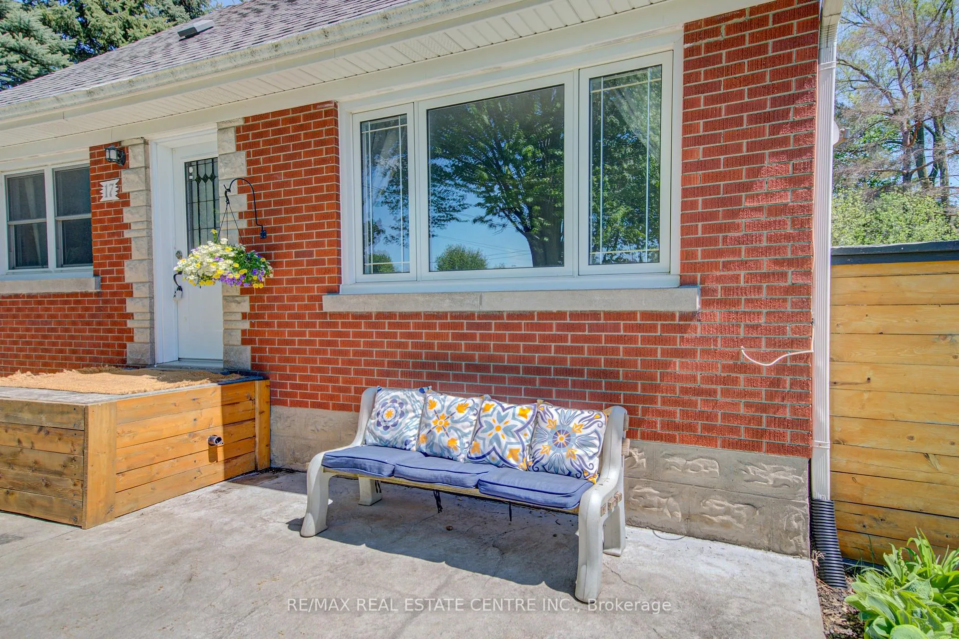 Photo 6 of 17 Daniel Avenue, Kitchener — HOMEH