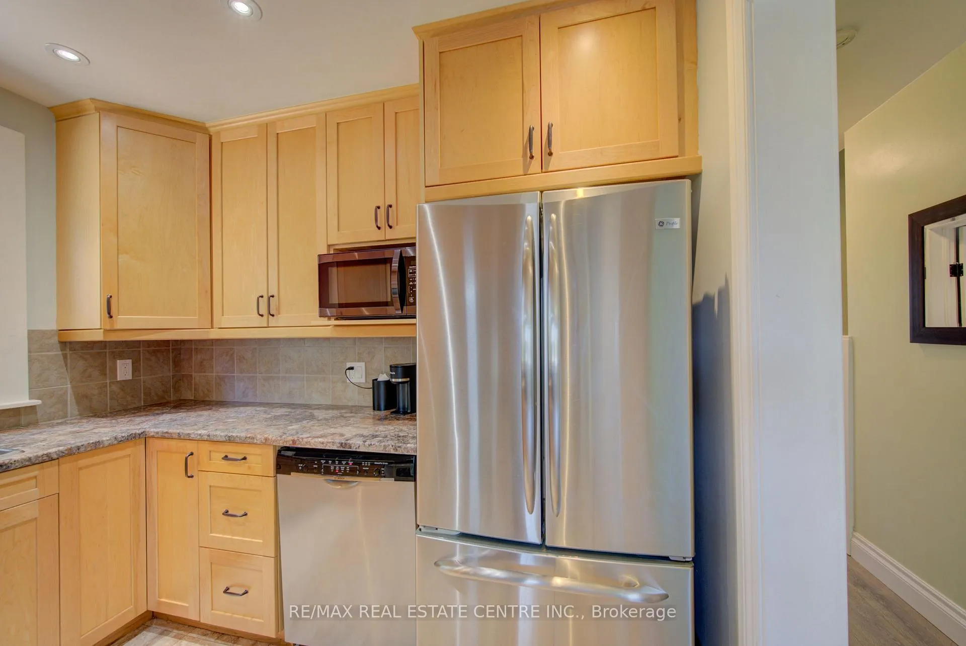 Photo 15 of 17 Daniel Avenue, Kitchener — HOMEH
