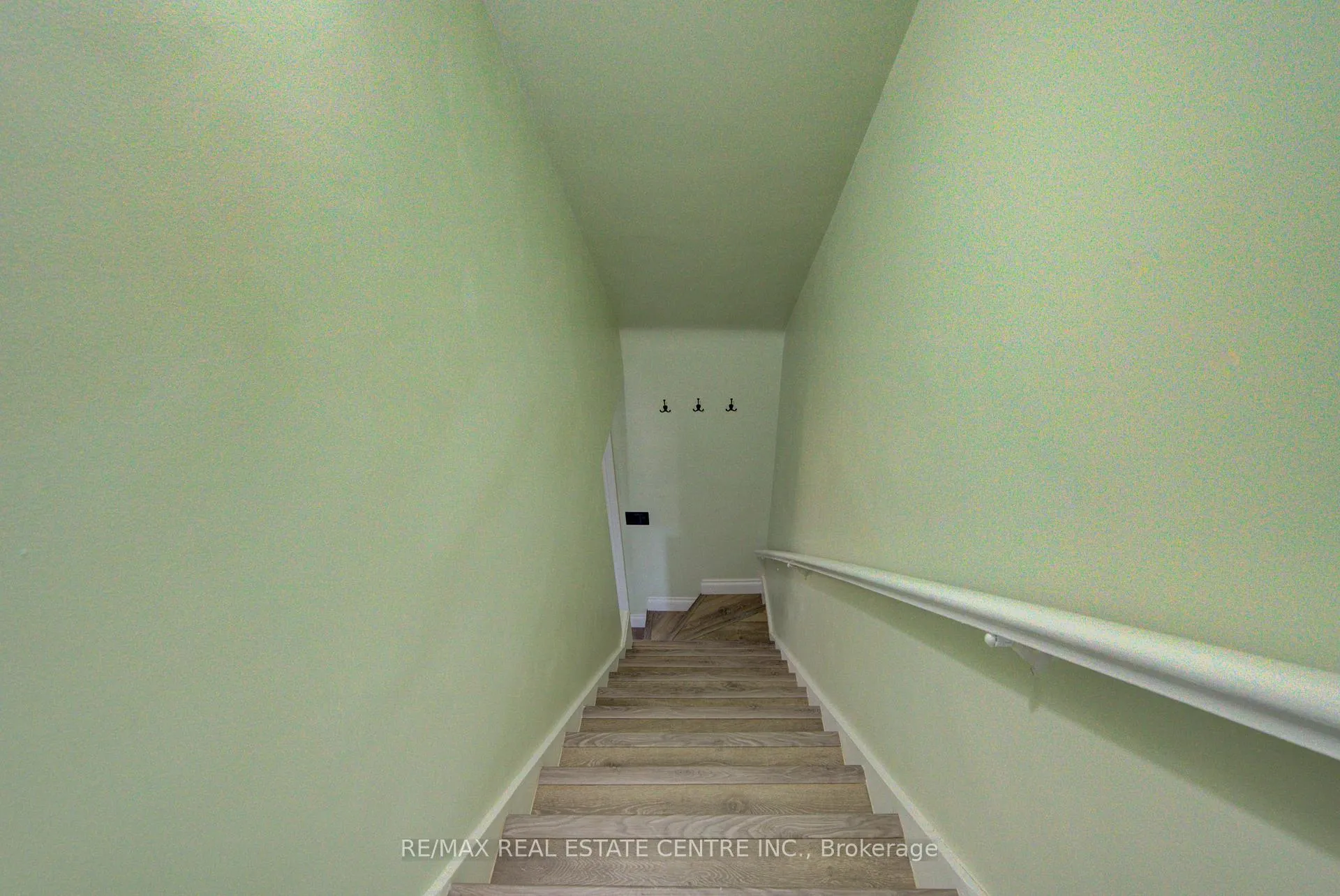 Photo 23 of 17 Daniel Avenue, Kitchener — HOMEH