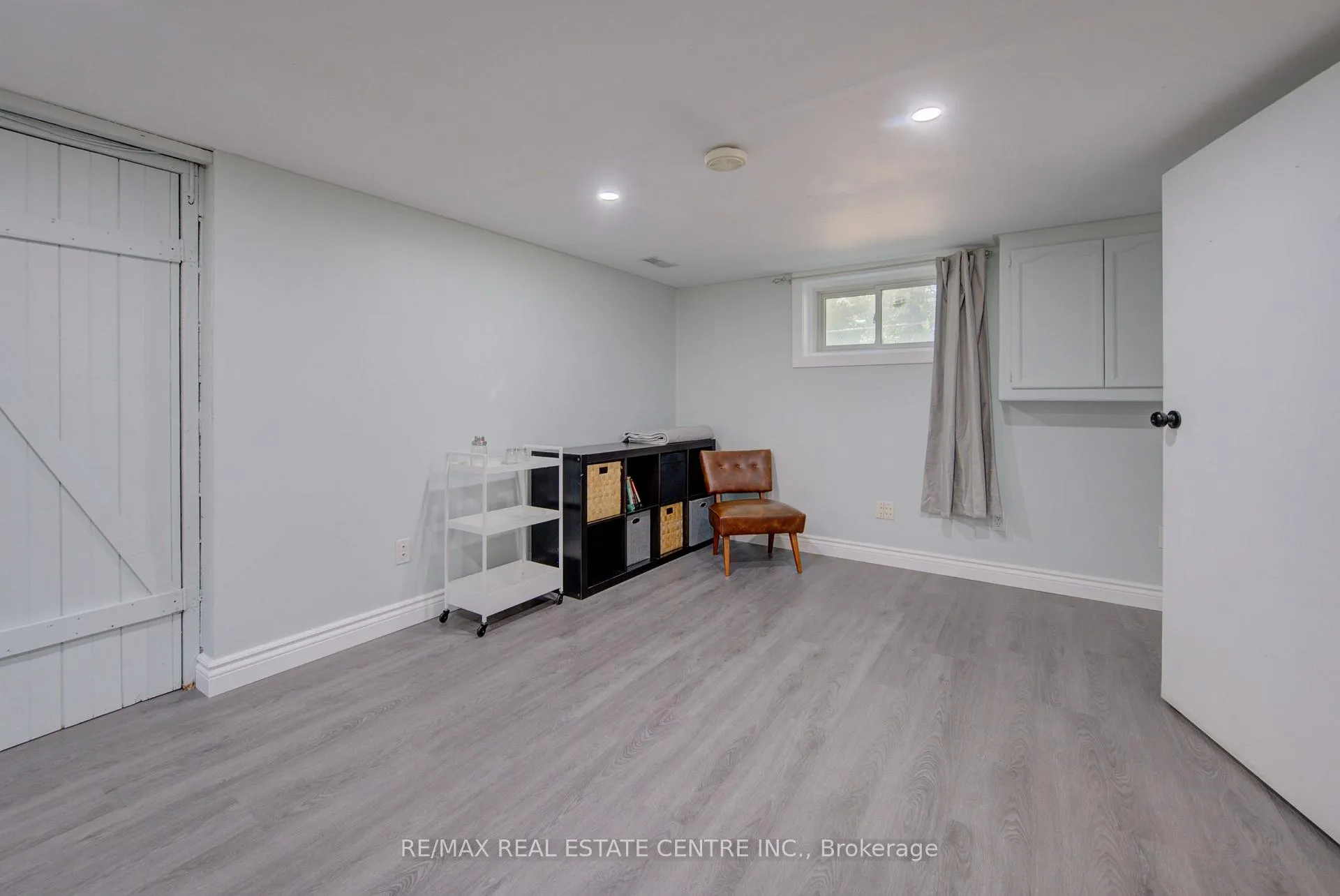 Photo 33 of 17 Daniel Avenue, Kitchener — HOMEH