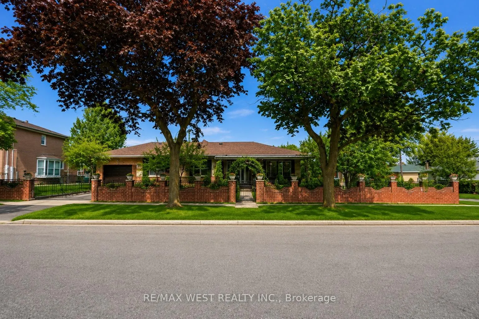 Photo 1 of 119 Benjamin Boulevard, Scarborough, Kennedy Park — HOMEH