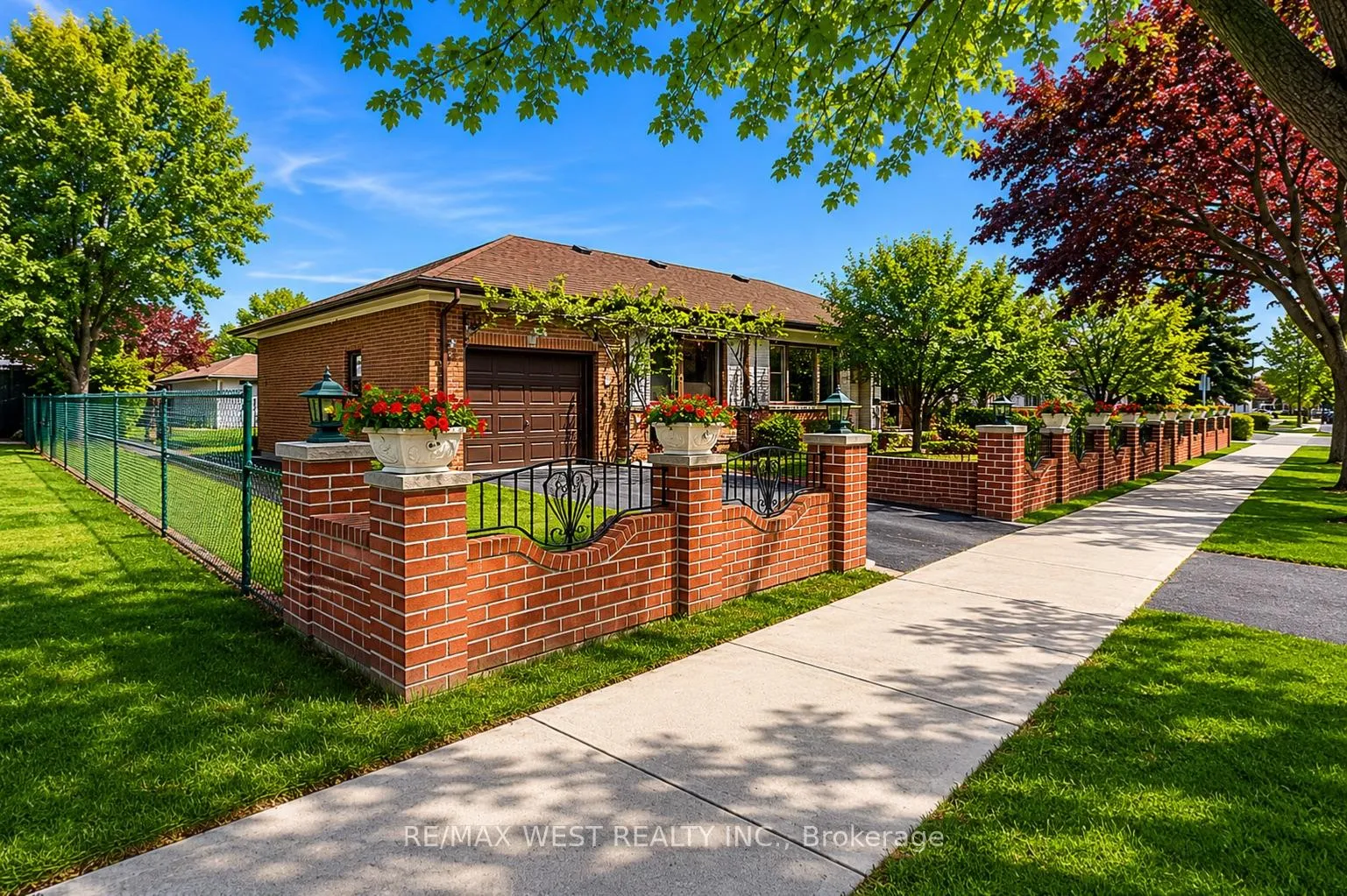 Photo 2 of 119 Benjamin Boulevard, Scarborough, Kennedy Park — HOMEH