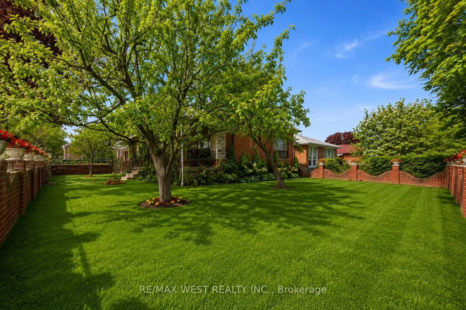 Photo 5 of 119 Benjamin Boulevard, Scarborough, Kennedy Park — HOMEH