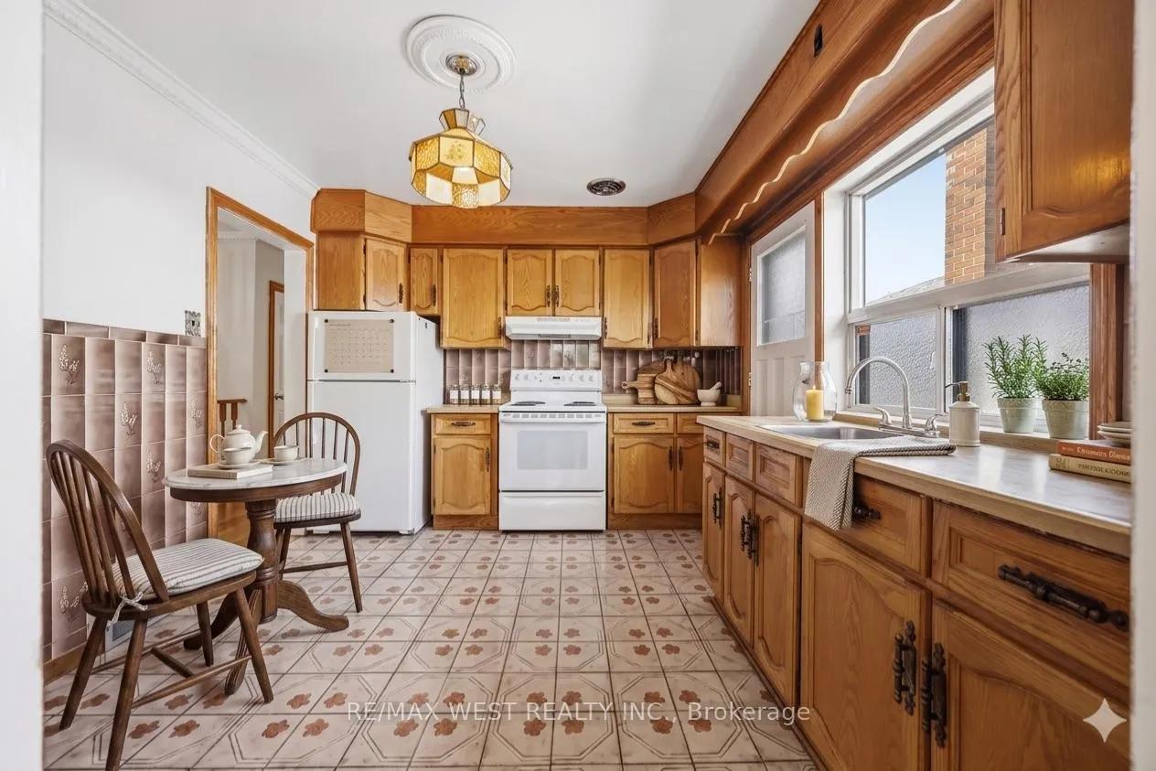 Photo 11 of 119 Benjamin Boulevard, Scarborough, Kennedy Park — HOMEH