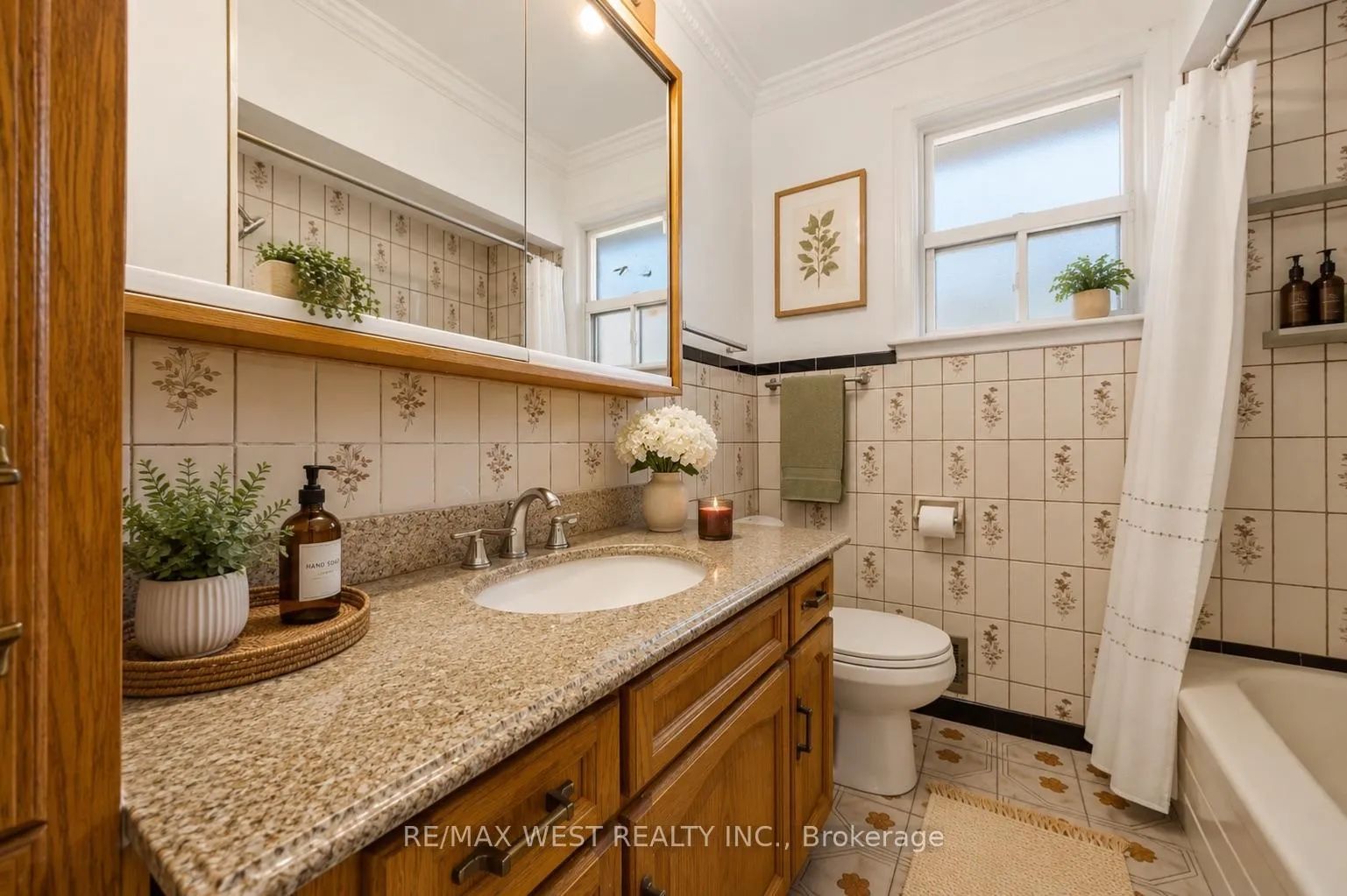 Photo 13 of 119 Benjamin Boulevard, Scarborough, Kennedy Park — HOMEH